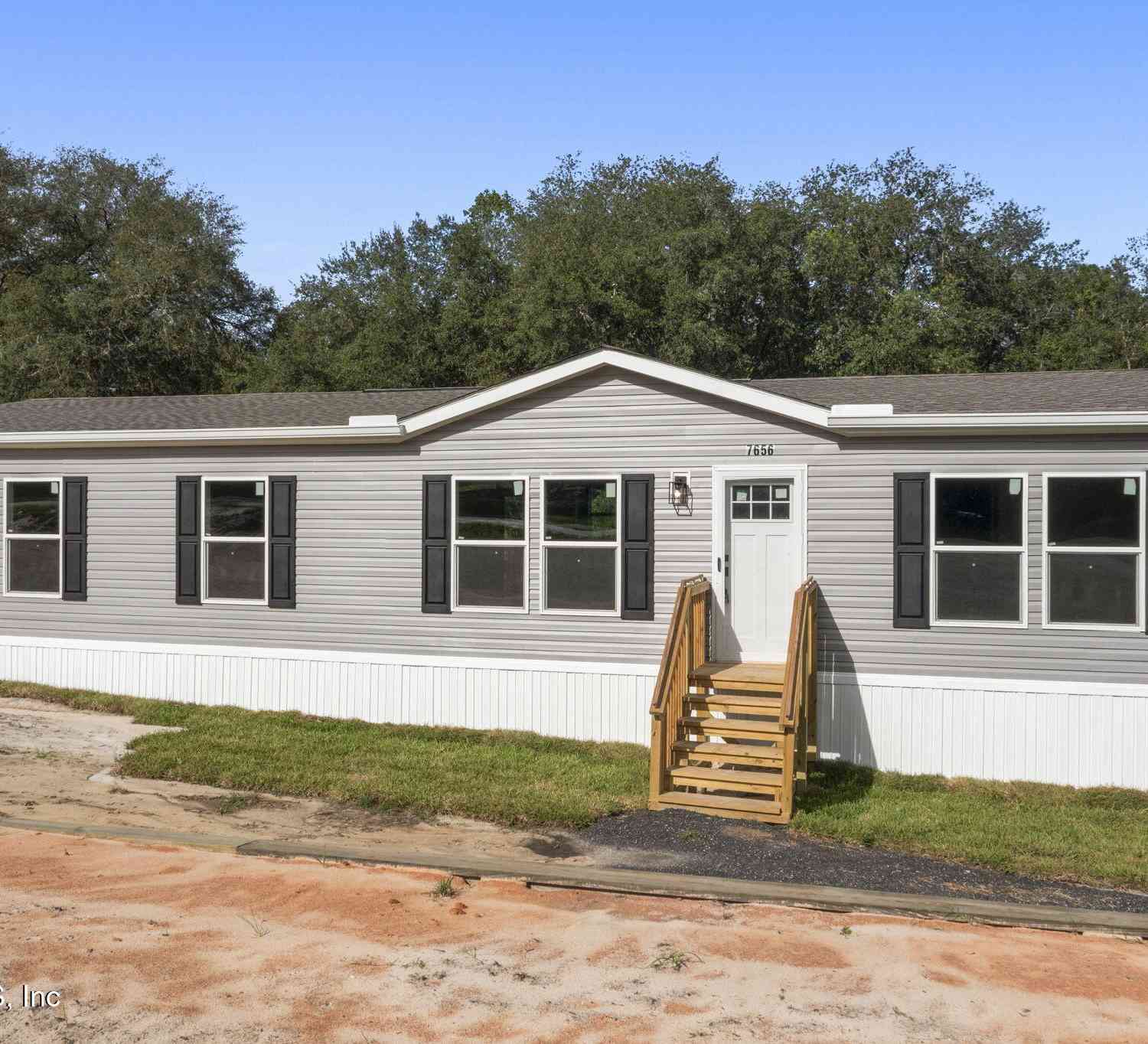 Mobile Home For Sale - 7656 Silver Sands Road<br/> Keystone Heights, FL 32656