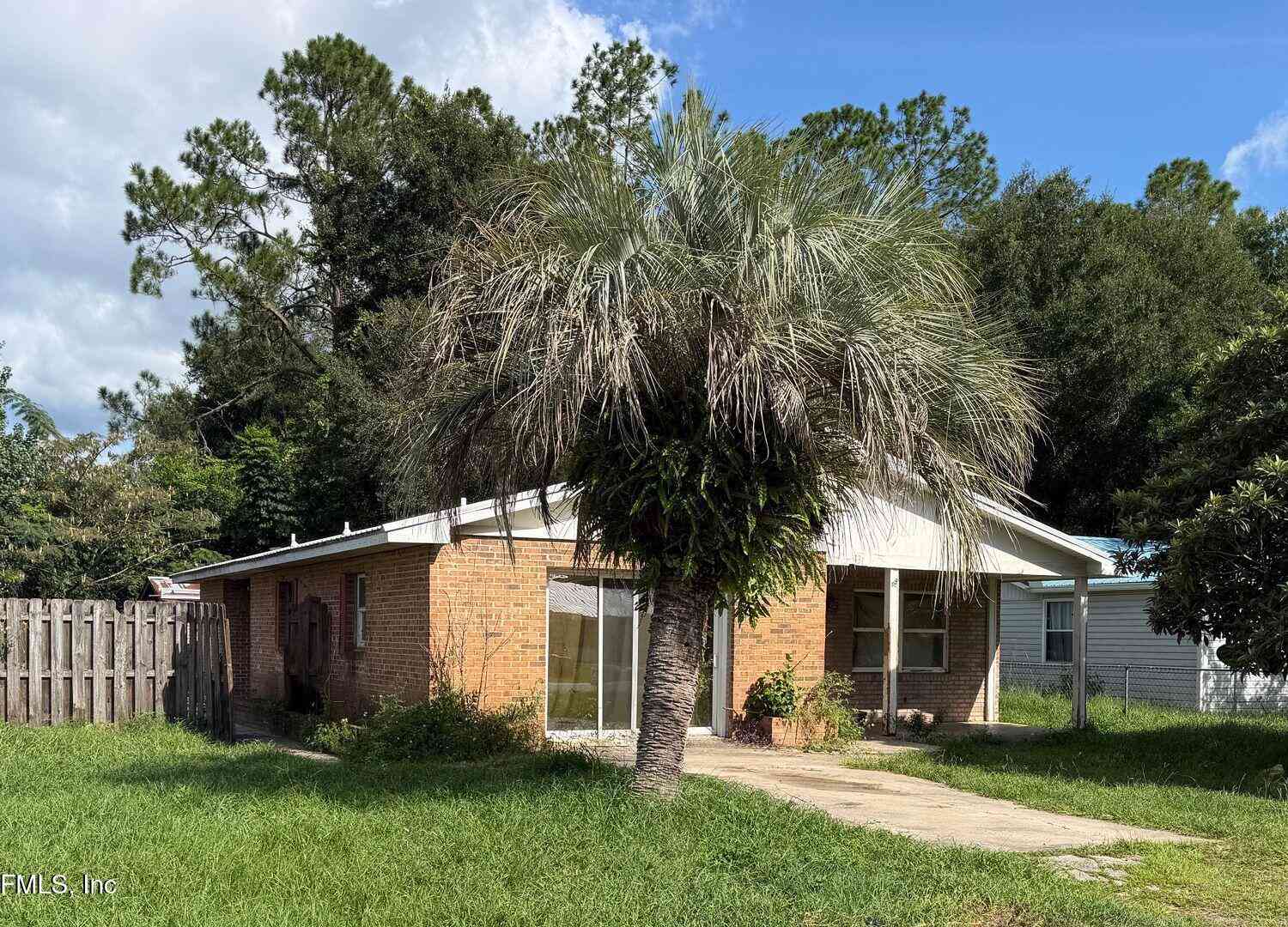 Homes For Sale - 131 Park Road<br/> Interlachen, FL 32148