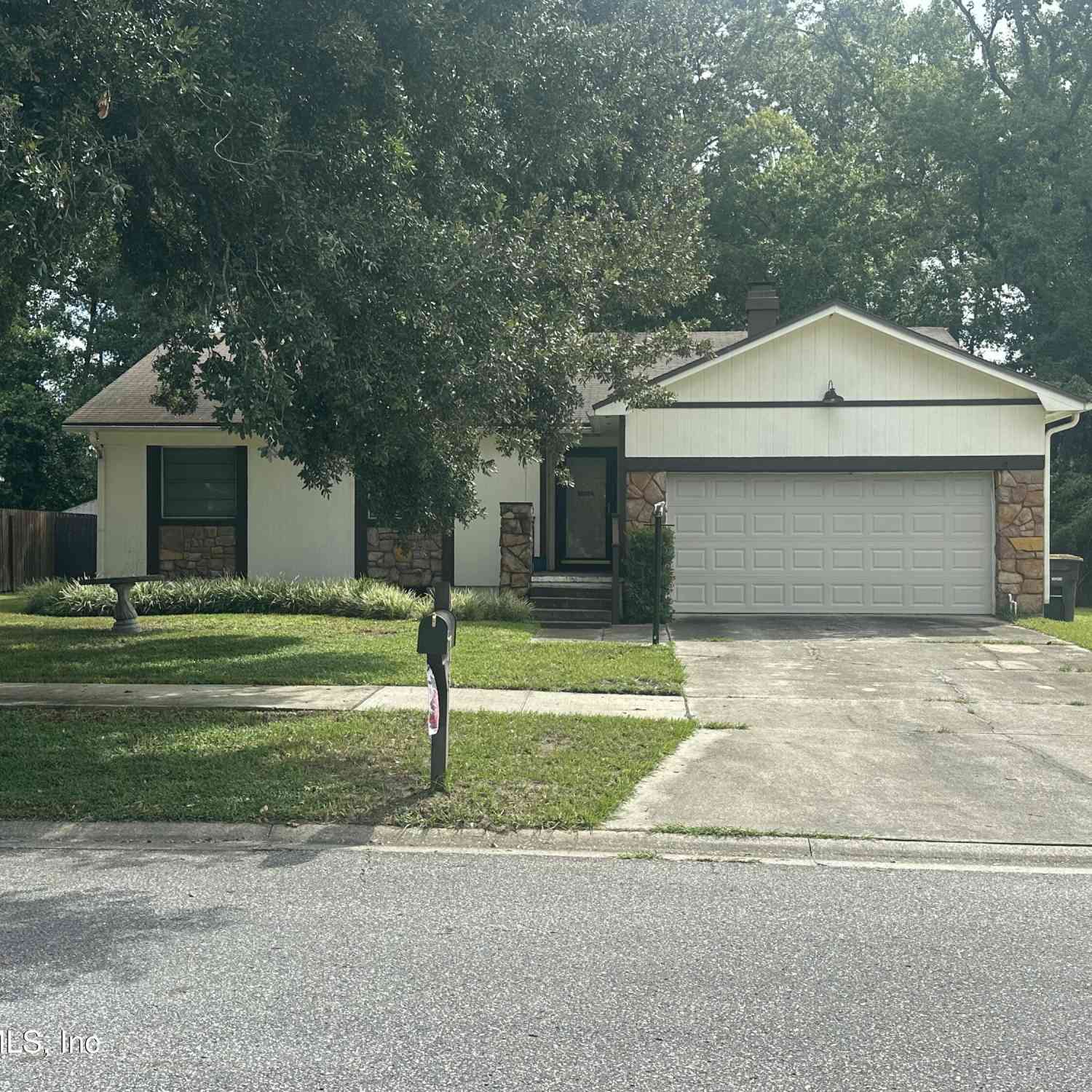 Homes For Sale - 8613 Beechfern Lane<br/> Jacksonville, FL 32244
