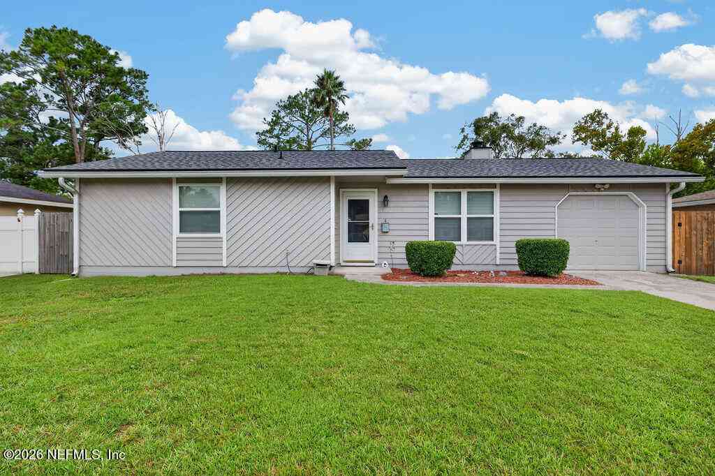 Homes For Sale - 1870 Shannon Lake Drive<br/> Middleburg, FL 32068