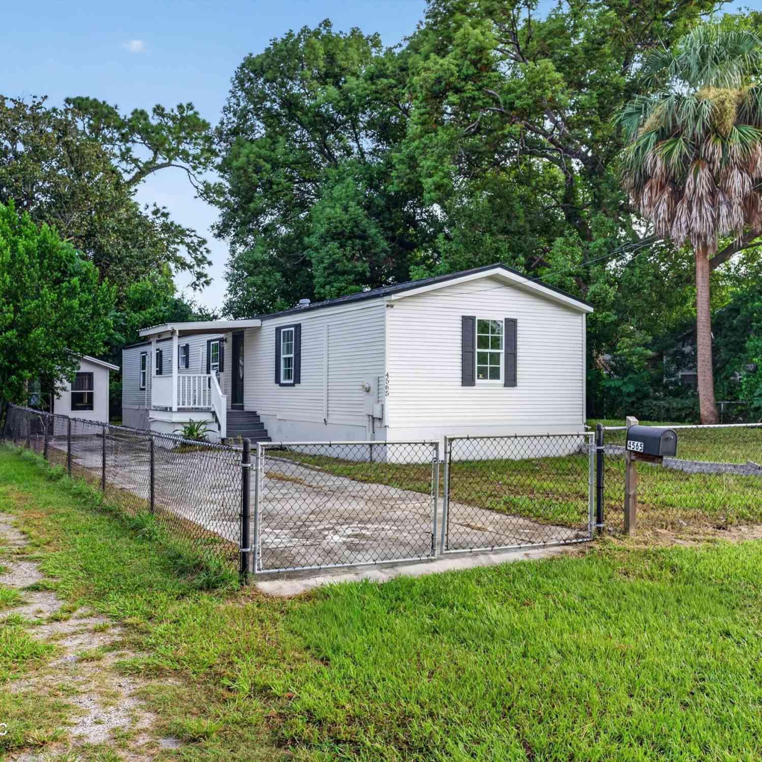 Mobile Home For Sale - 4565 Appleton Avenue<br/> Duval County, Jacksonville, FL 32210