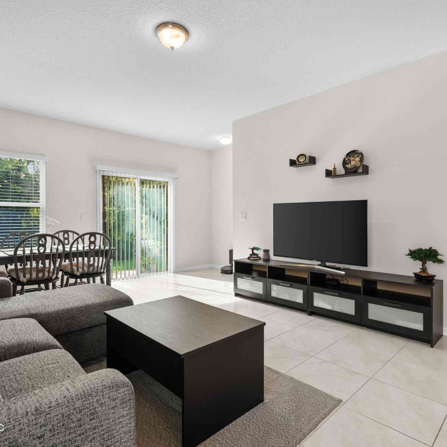 Townhouse For Sale - 893 Capitol Parkway<br/> Duval County, Jacksonville, FL 32218