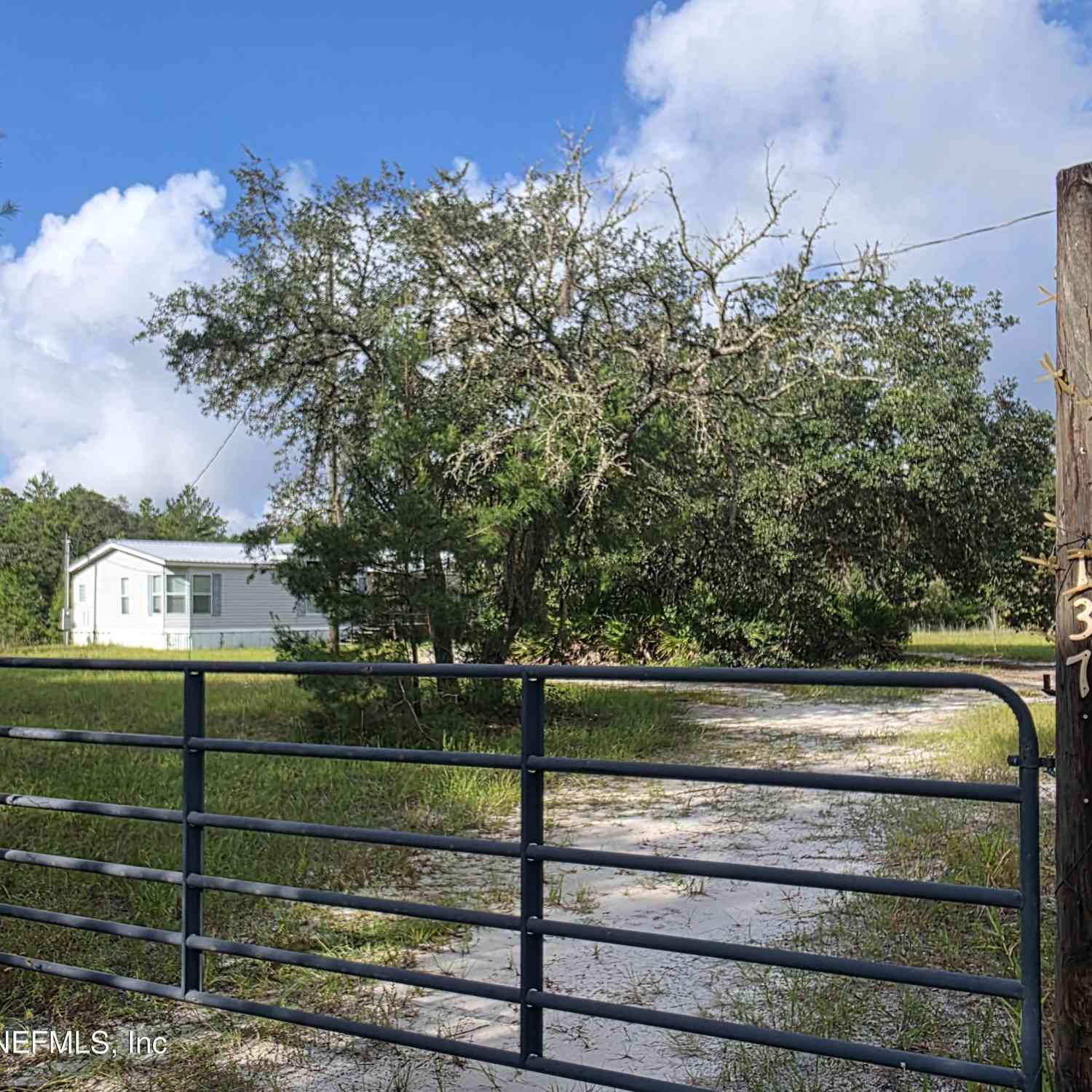 Mobile Home For Sale - 137 Franklin Avenue<br/> Putnam County, Pomona Park, FL 32181