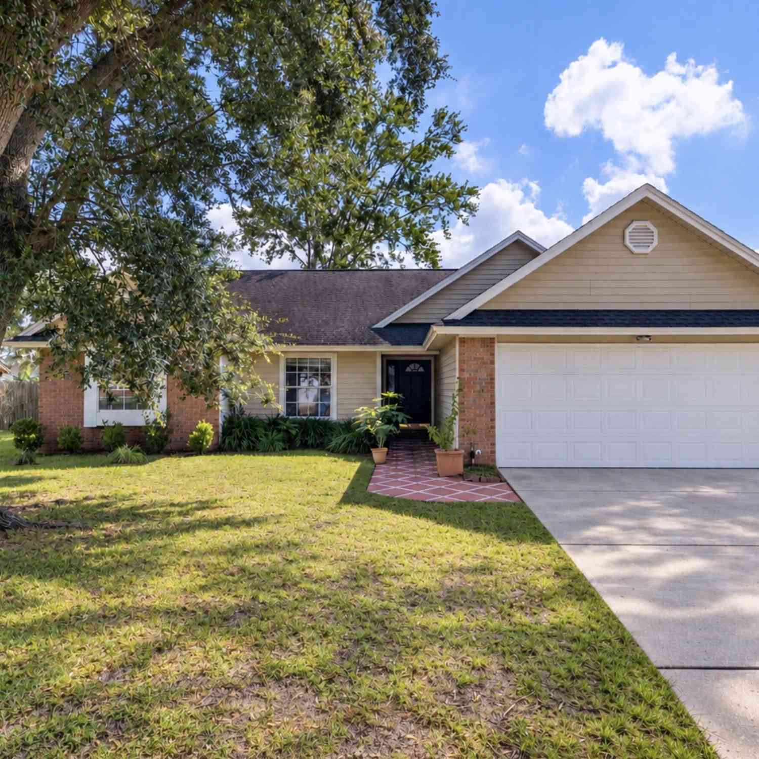 Homes For Sale - 8459 Country Bend Circle<br/> Duval County, Jacksonville, FL 32244
