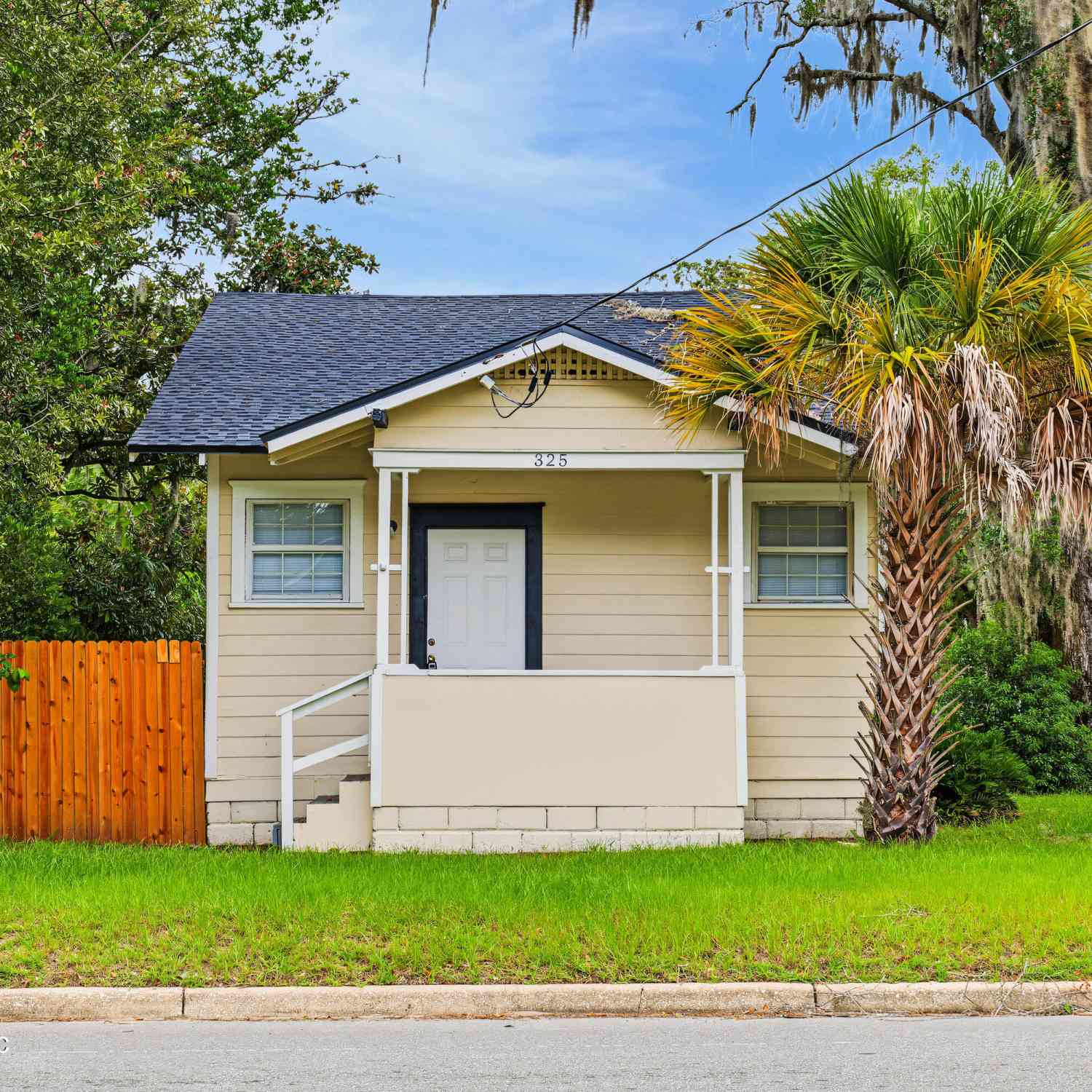 Homes For Sale - 325 E 63rd Street<br/> Jacksonville, FL 32208
