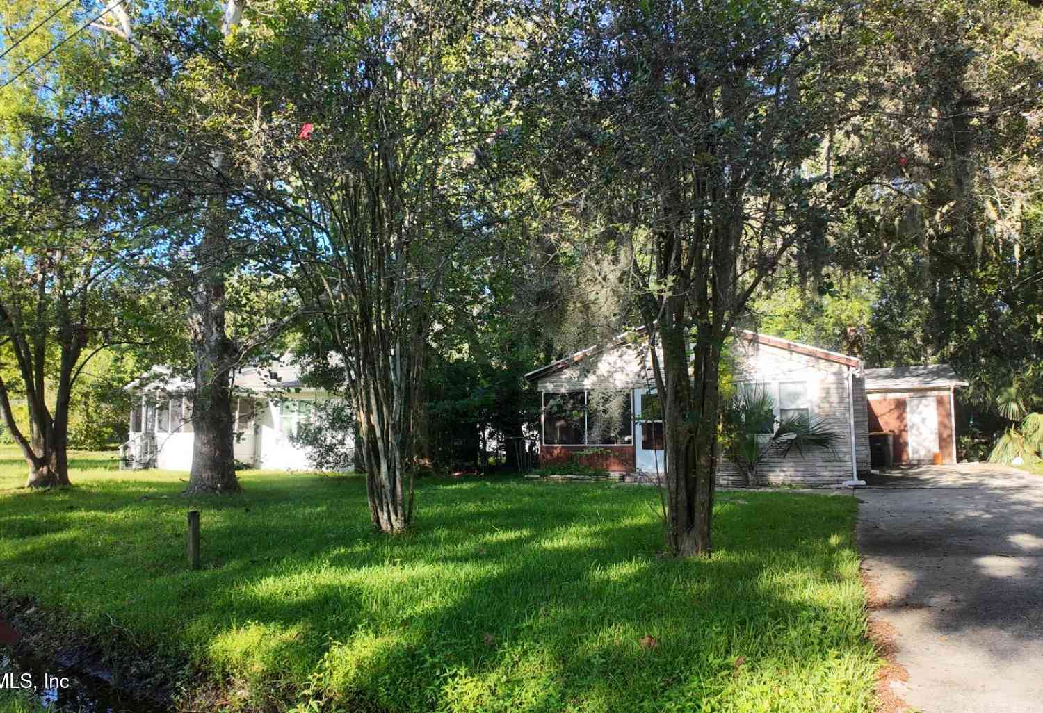 Homes For Sale - 1060 Woodstock Avenue<br/> Jacksonville, FL 32254
