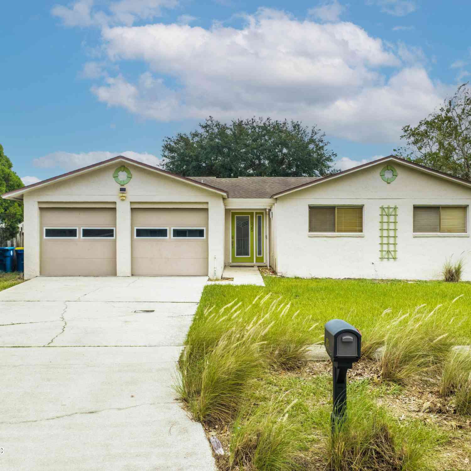 Homes For Sale - 1625 Monument Oaks Drive<br/> Jacksonville, FL 32225