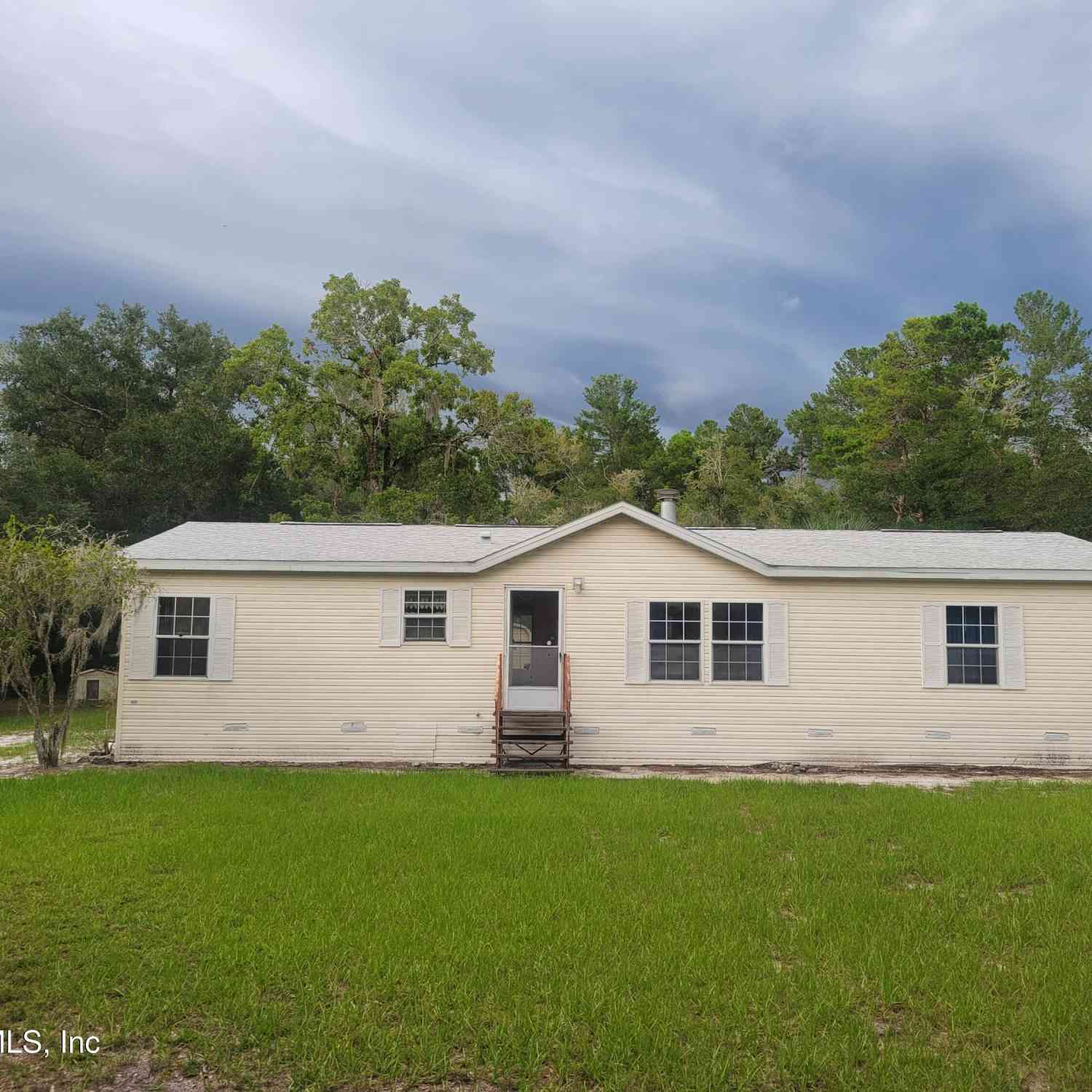 Homes For Sale - 102 Center Avenue<br/> Crescent City, FL 32112