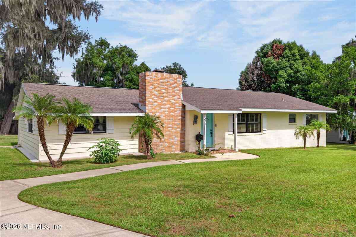 Homes For Sale - 202 Lakeview Avenue<br/> Crescent City, FL 32112