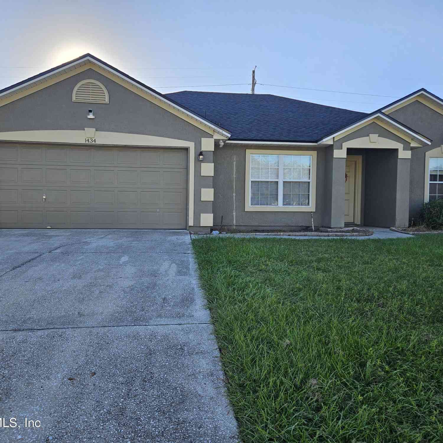 Homes For Sale - 1434 Summit Oaks Drive<br/> Jacksonville, FL 32221