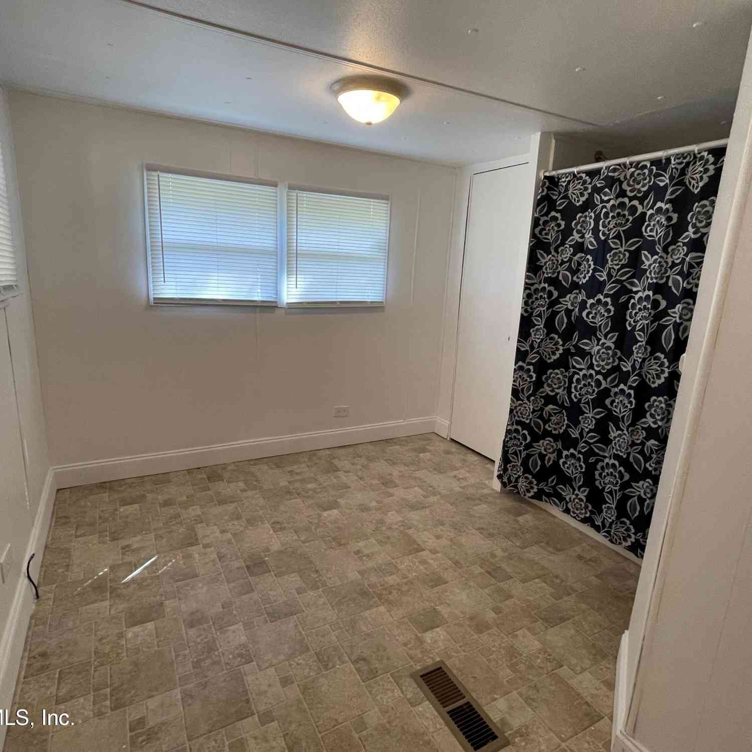 Mobile Home For Rent - 105 Iron Avenue<br/> Putnam County, Interlachen, FL 32148