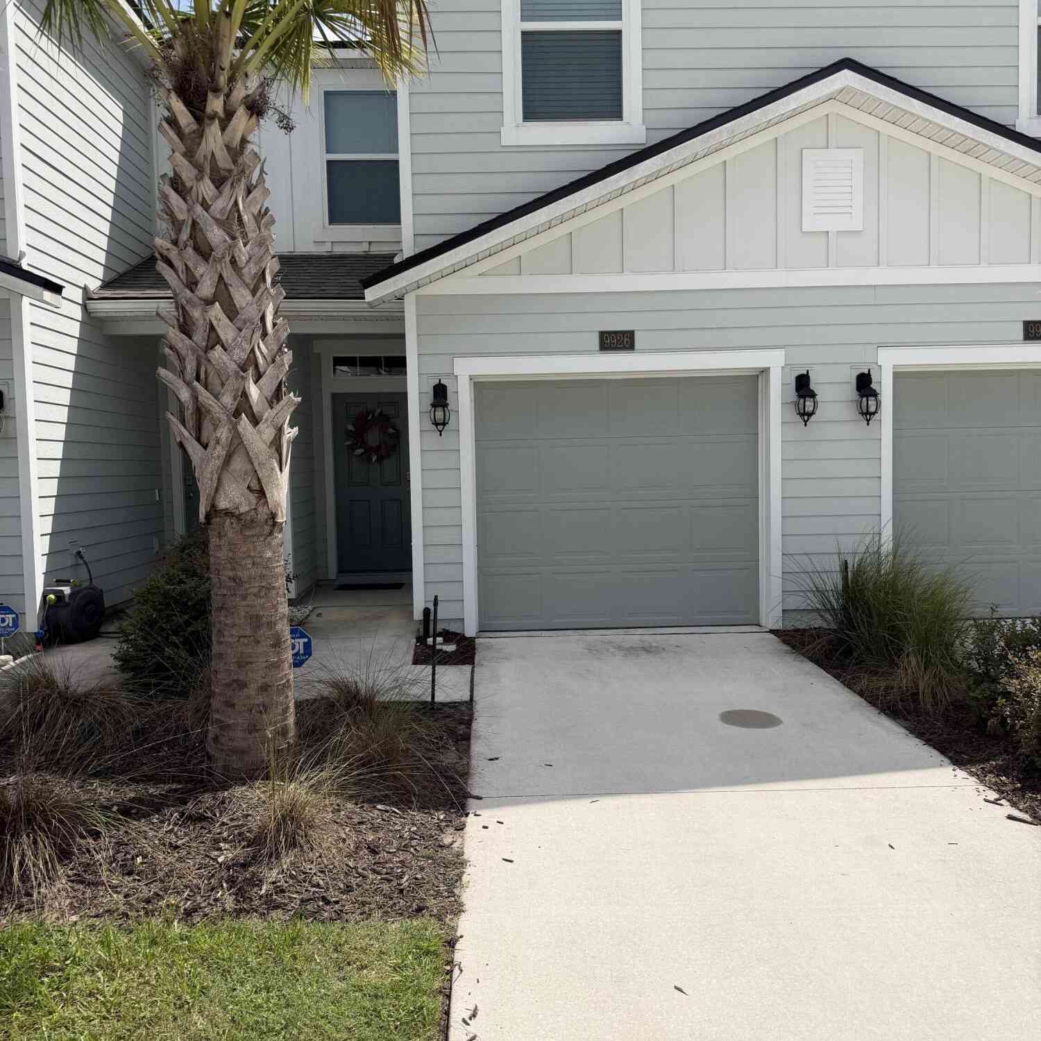Townhouse For Rent - 9926 Garrin Drive<br/> Jacksonville, FL 32210