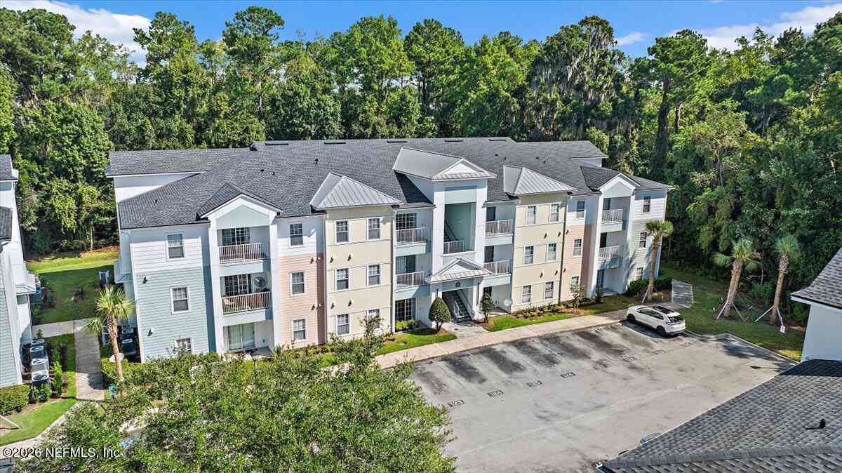 Condo For Sale - 8235 Lobster Bay Court #201<br/> Jacksonville, FL 32256