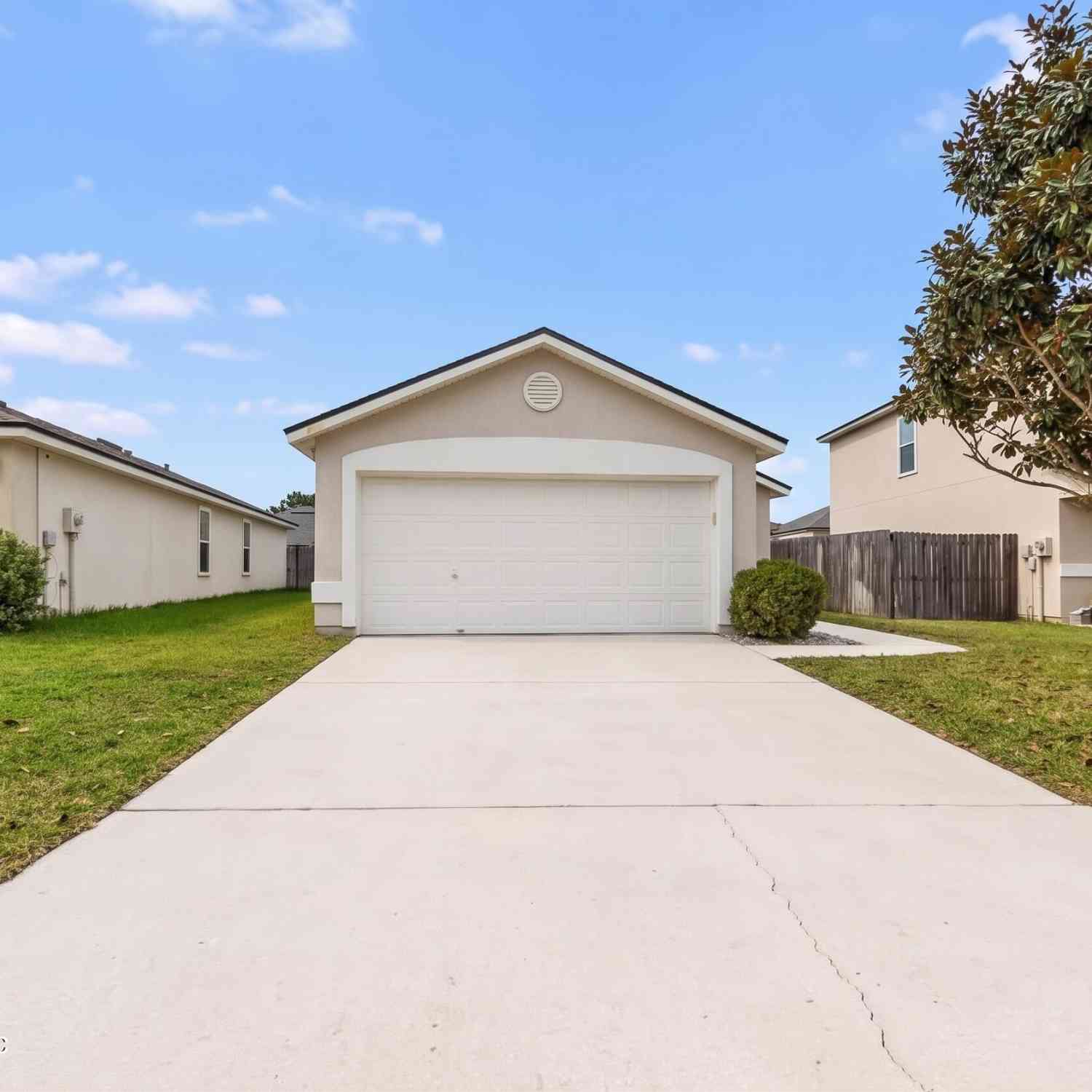 Homes For Sale - 1868 Pineta Cove Drive<br/> Middleburg, FL 32068