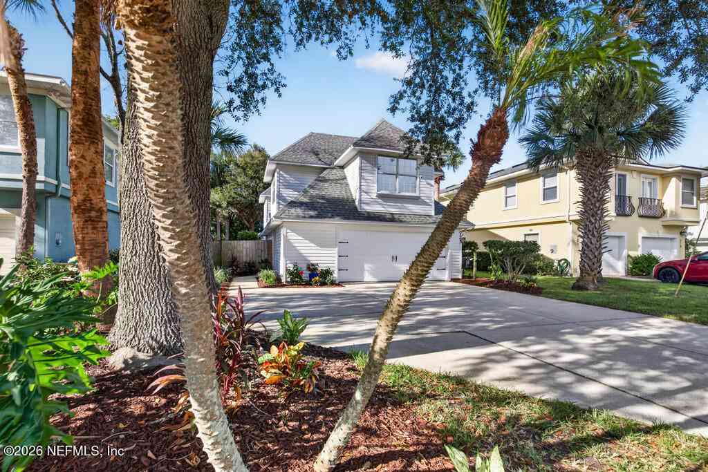 Homes For Sale - 725 11th Avenue<br/> Jacksonville Beach, FL 32250