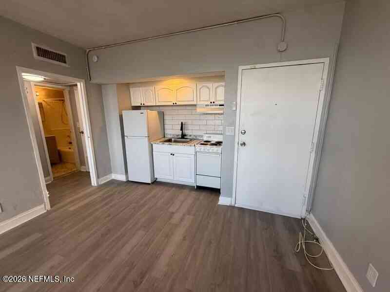 Condo For Rent - 311 W Ashley Street #703<br/> Jacksonville, FL 32202