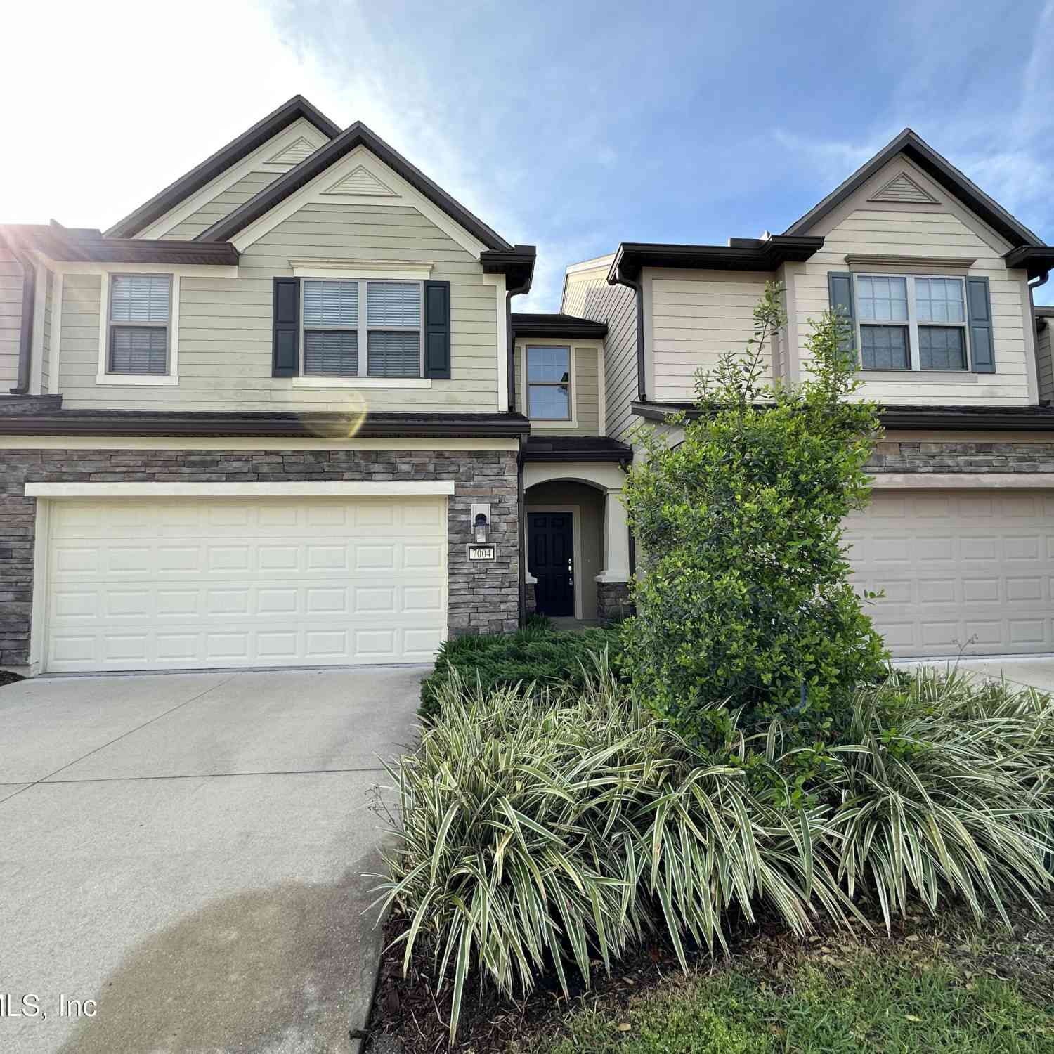 Townhouse For Rent - 7004 Peppercorn Court<br/> Jacksonville, FL 32258