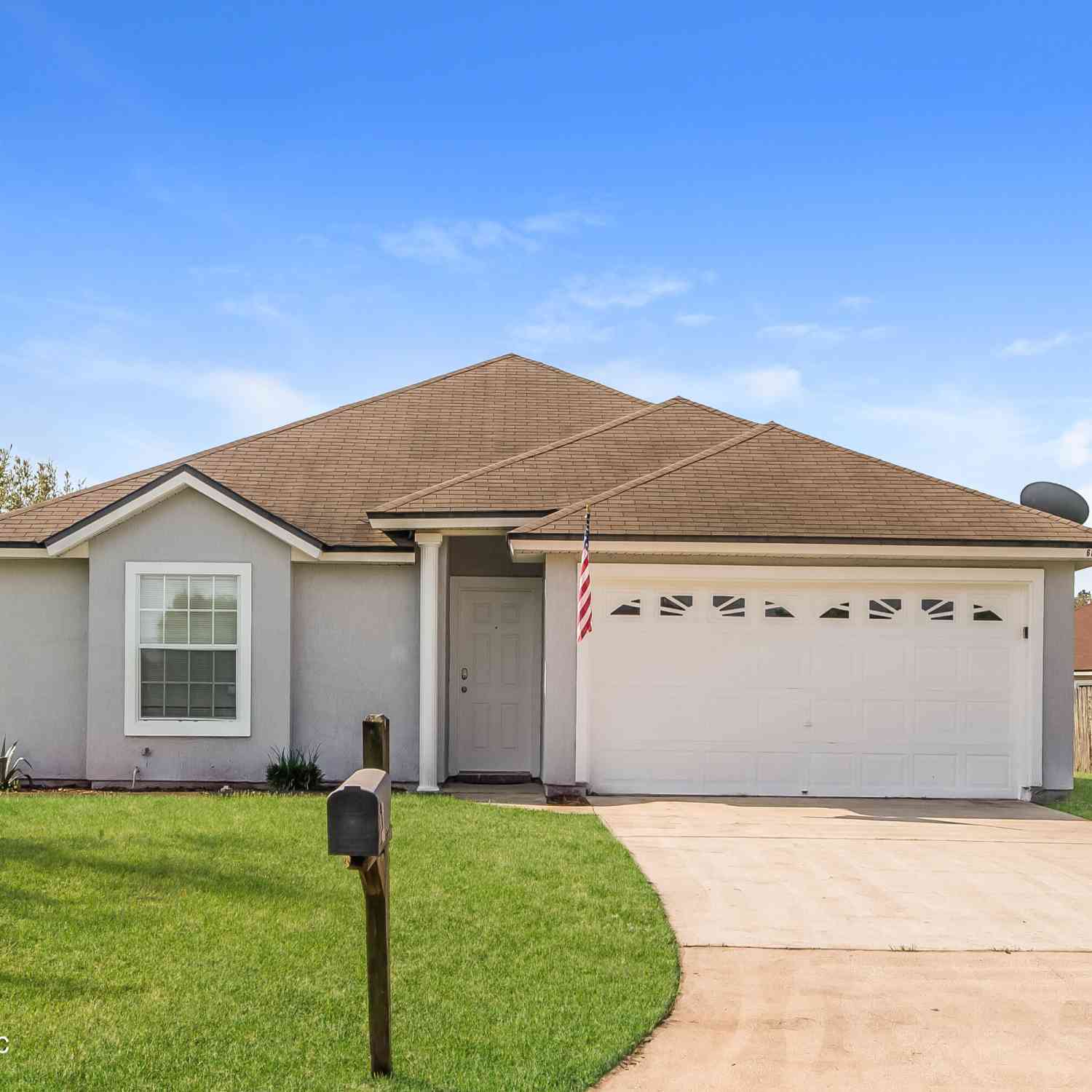 Homes For Rent - 6830 Shoreline Lane<br/> Jacksonville, FL 32219