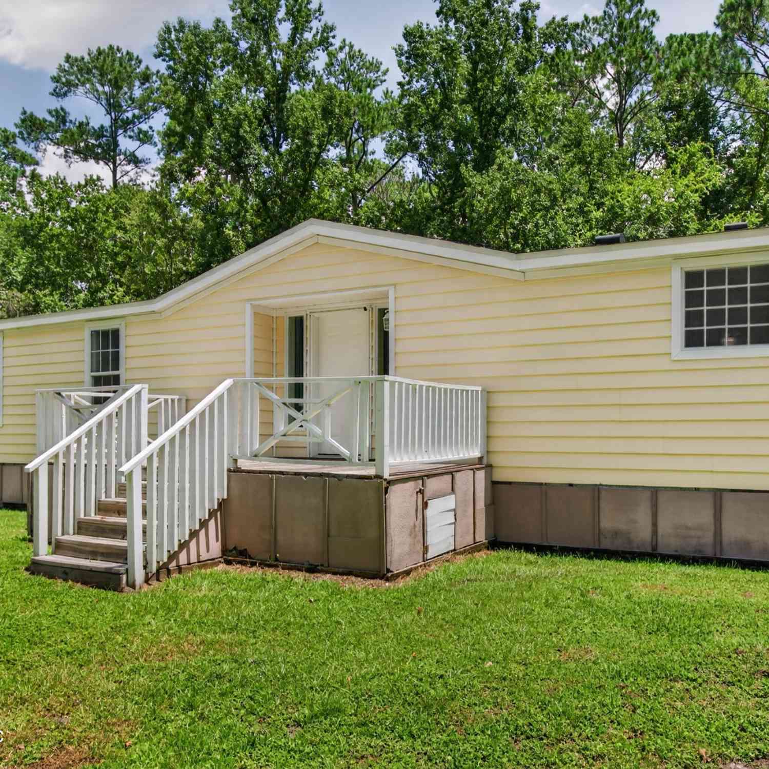 Mobile Home For Sale - 2817 Haddock Road<br/> Jacksonville, FL 32218