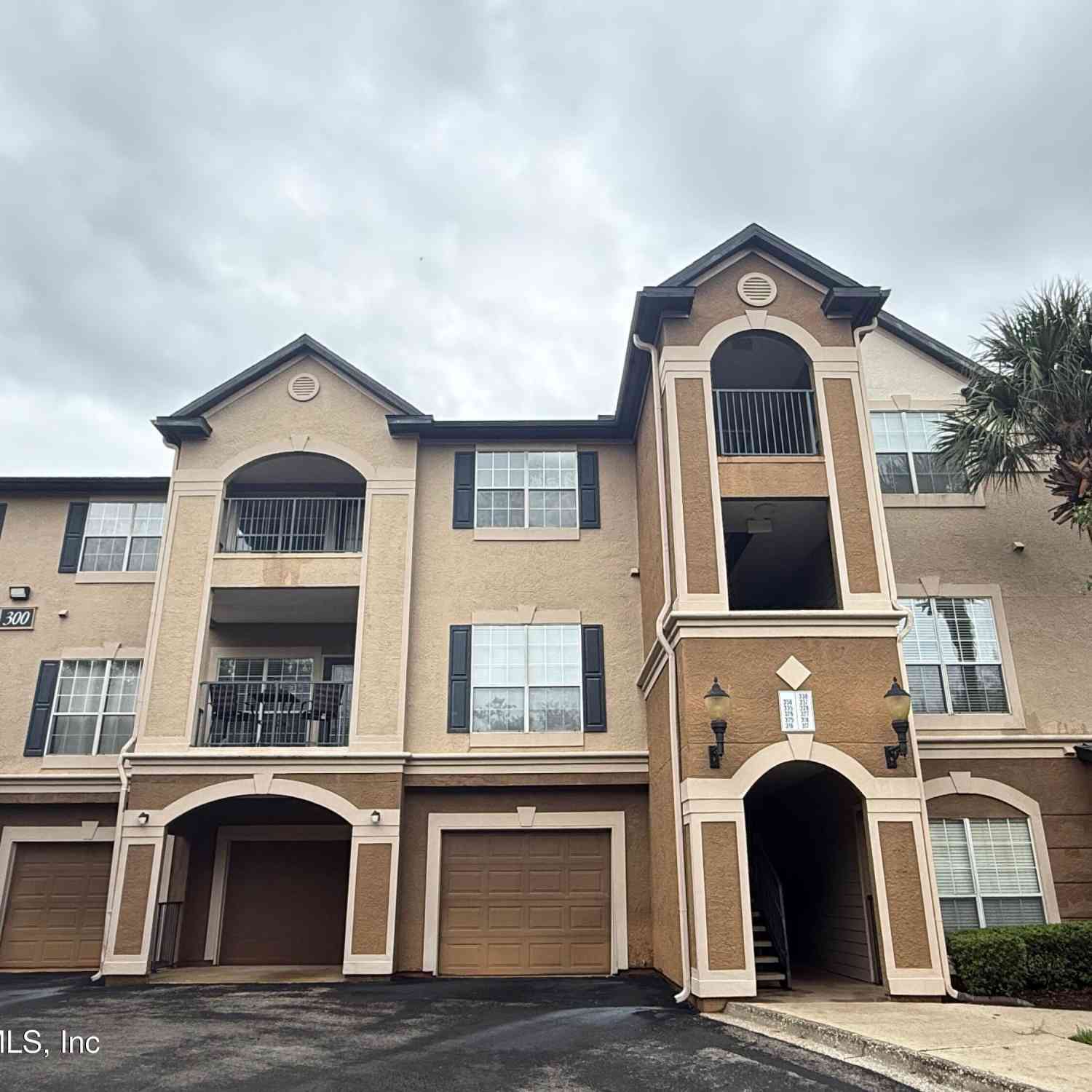 Condo For Rent - 10961 Burnt Mill Road #336<br/> Jacksonville, FL 32256