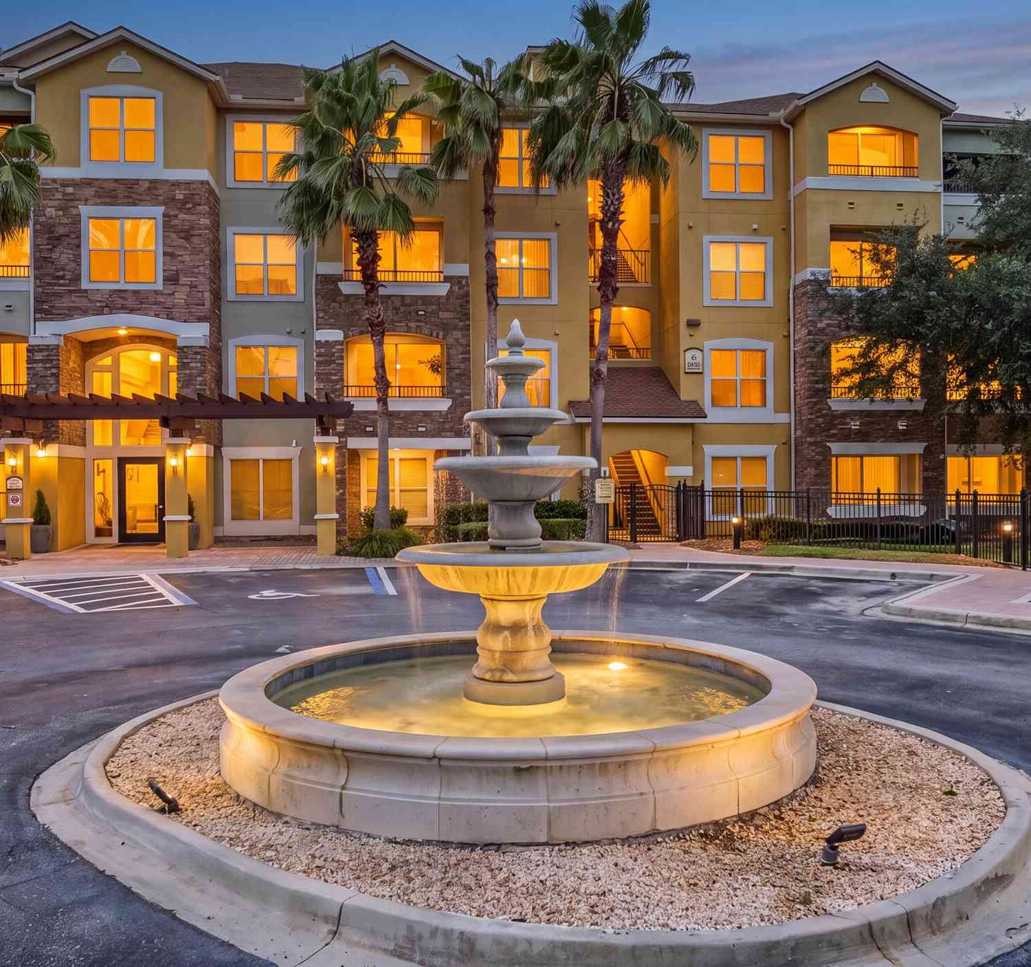 Condo For Rent - 8539 Gate Parkway #621<br/> Jacksonville, FL 32216