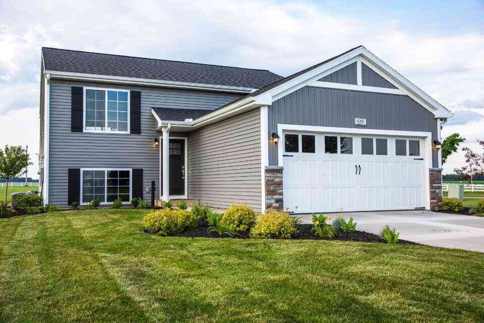 Homes For Sale - 610 Manorwood Circle<br/> Benton Harbor, MI 49022
