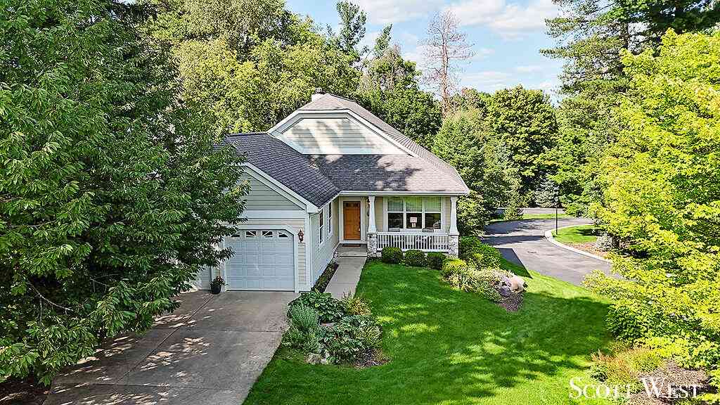 Condo For Sale - 2975 Overlook Summit Drive<br/> Grand Rapids, MI 49546