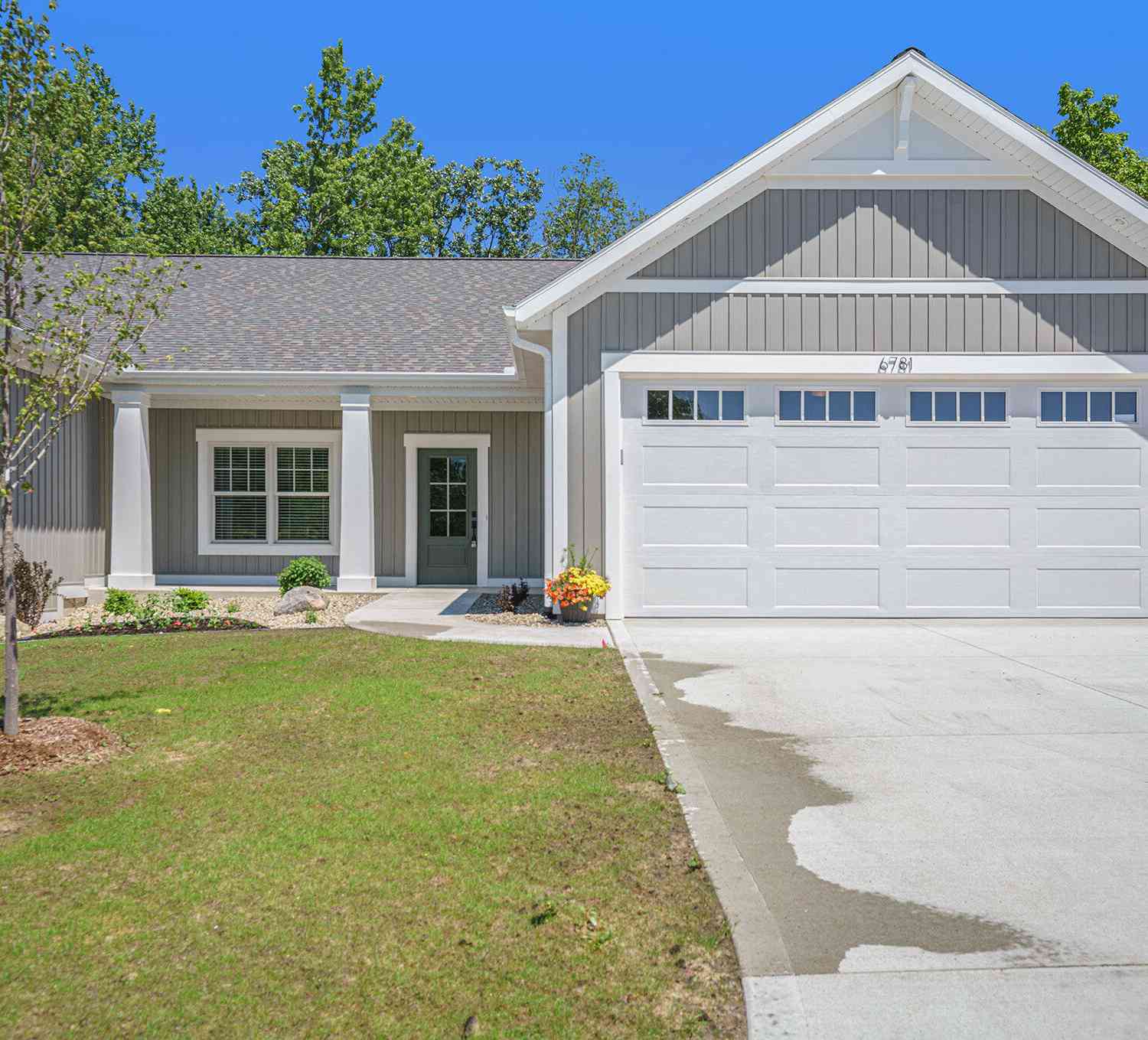 Condo For Sale - 6771 Vriesland Crossing #4<br/> Ottawa County, Zeeland, MI 49464