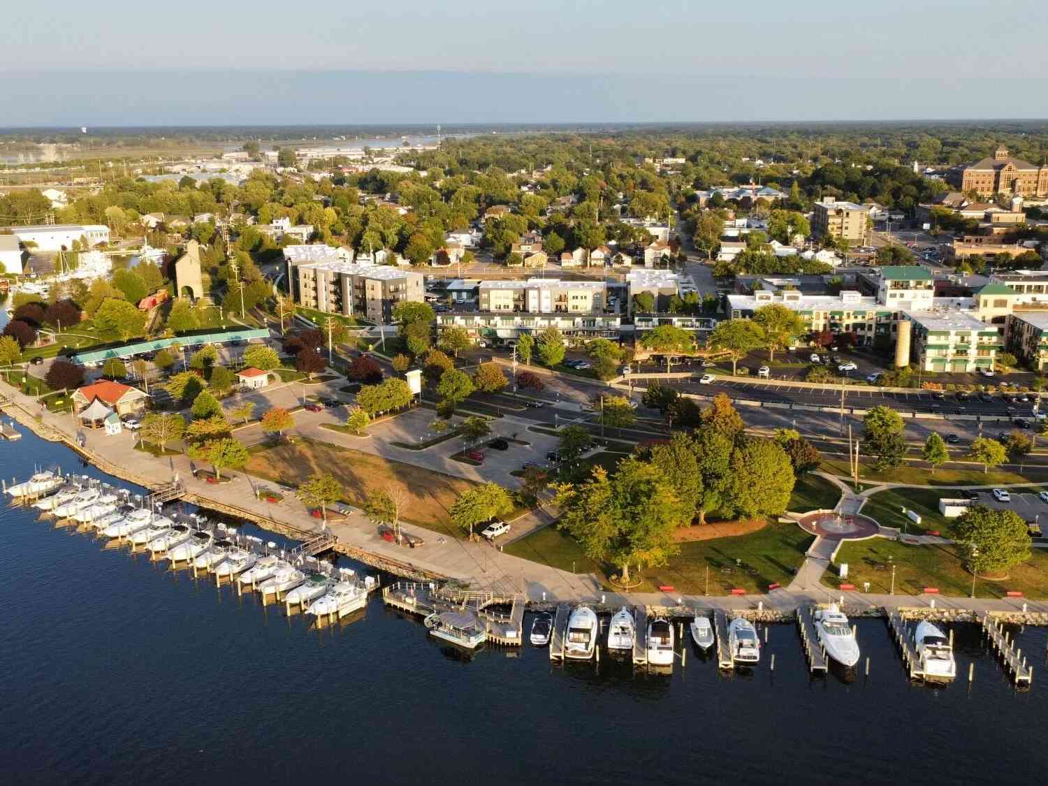 Condo For Sale - 202 N Harbor Drive<br/> Ottawa County, Grand Haven, MI 49417
