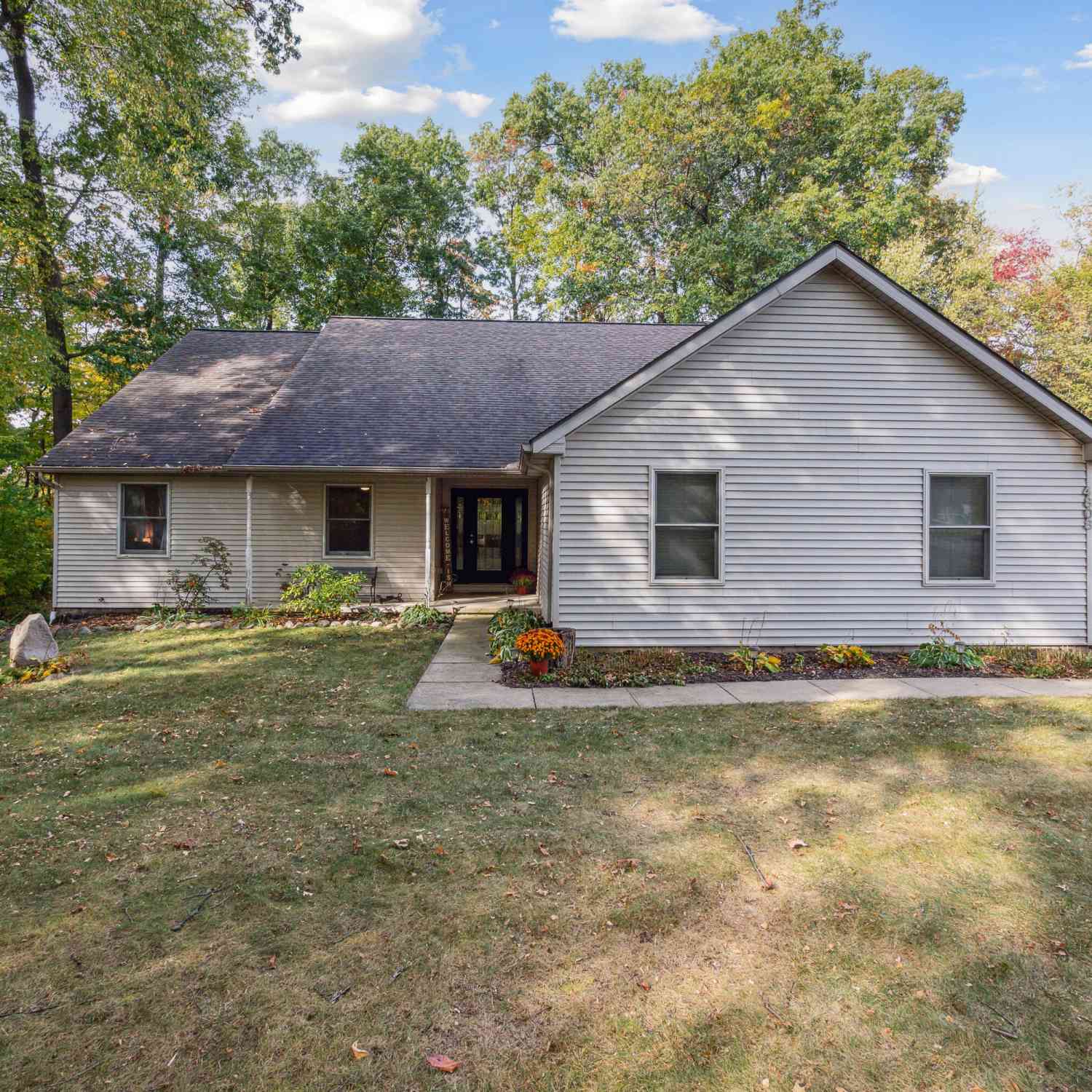 Homes For Sale - 4808 Hidden Hills Circle<br/> Howell, MI 48855