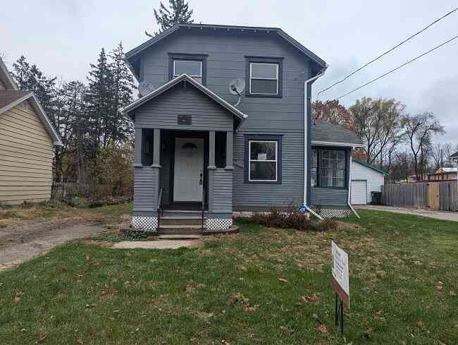 Homes For Sale - 216 W Clark Street<br/> Jackson, MI 49203