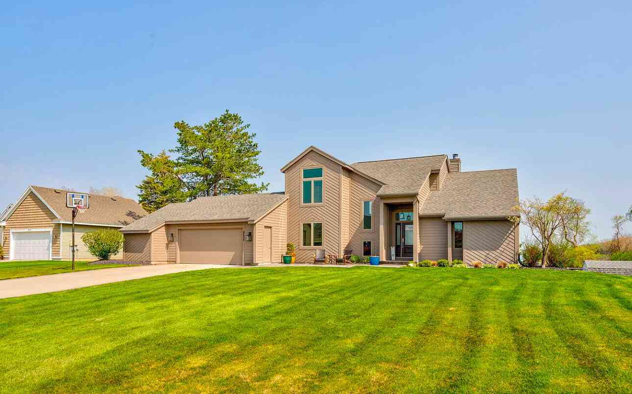 Homes For Sale - 8696 Cedar Lake Drive<br/> Jenison, MI 49428