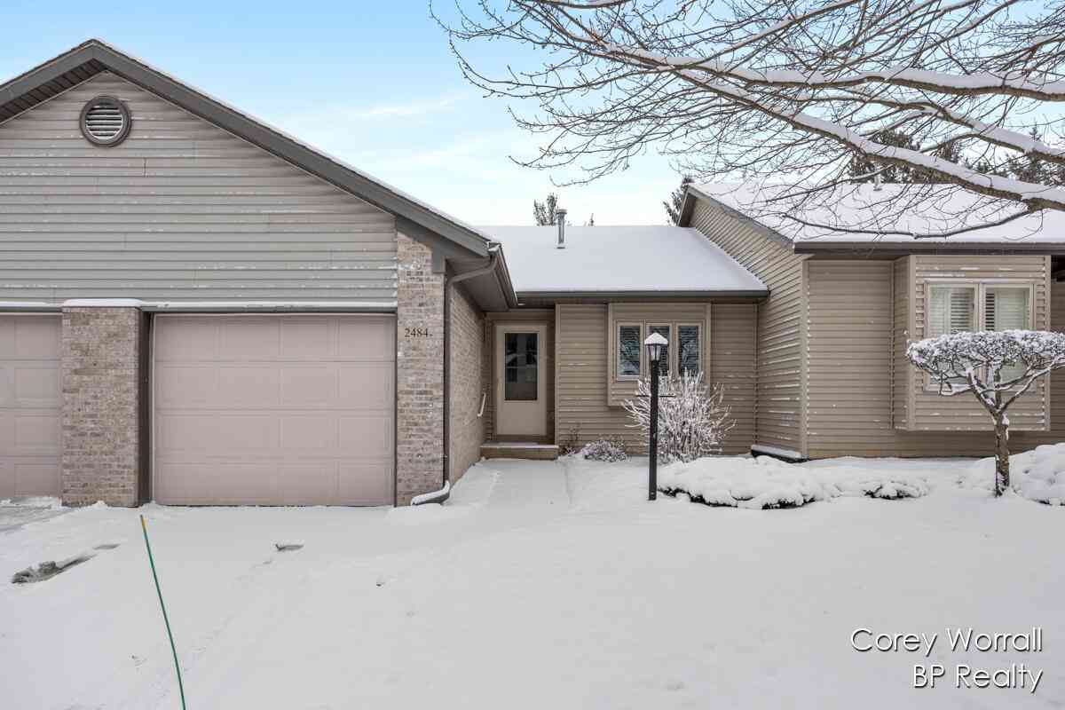 Condo For Sale - 2484 Falcon Pointe Drive #20<br/> Grand Rapids, MI 49534