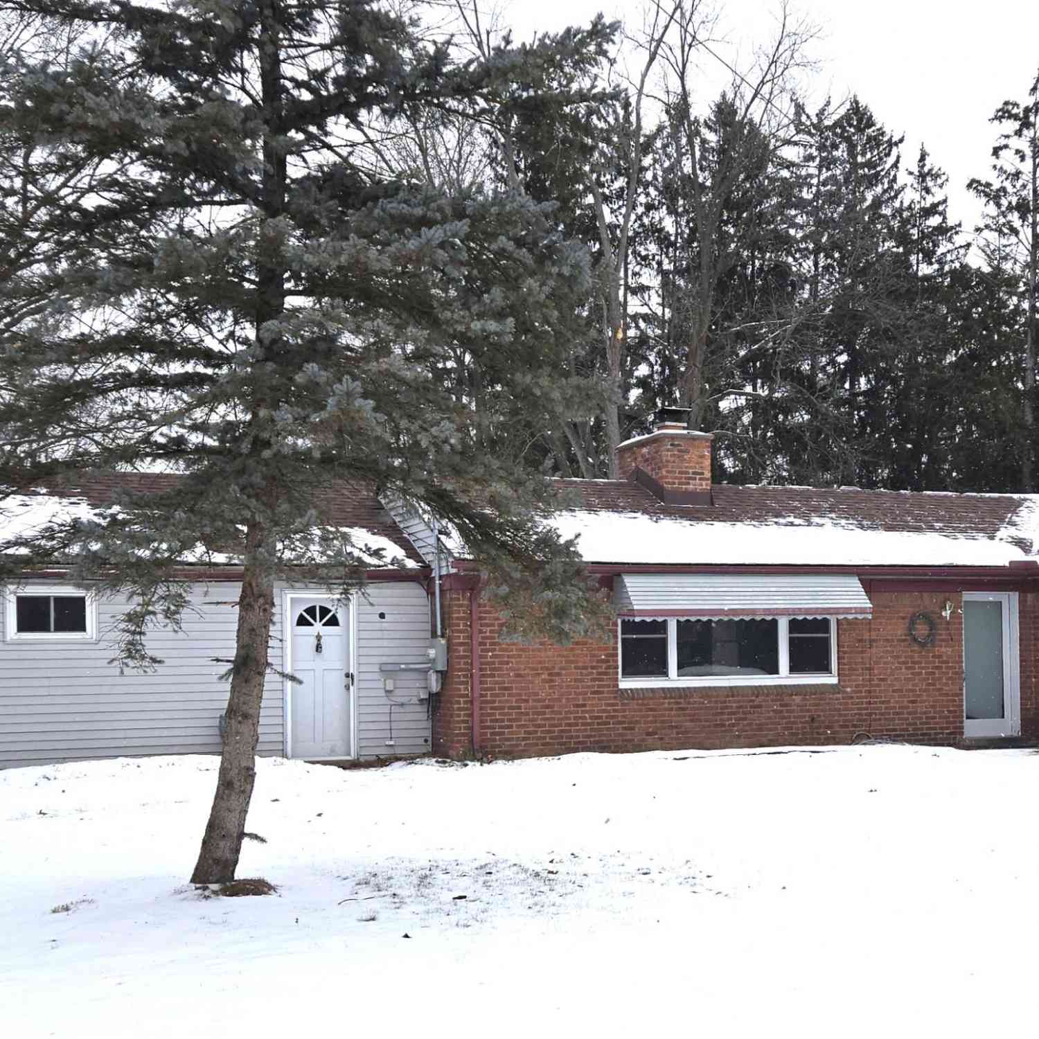 Homes For Sale - 26060 W 9 Mile Road<br/> Southfield, MI 48033