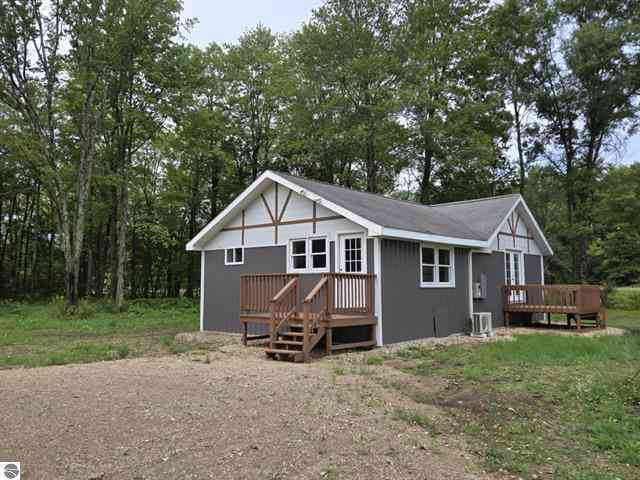 Homes For Sale - 10442 W 34 Road<br/> Harrietta, MI 49638