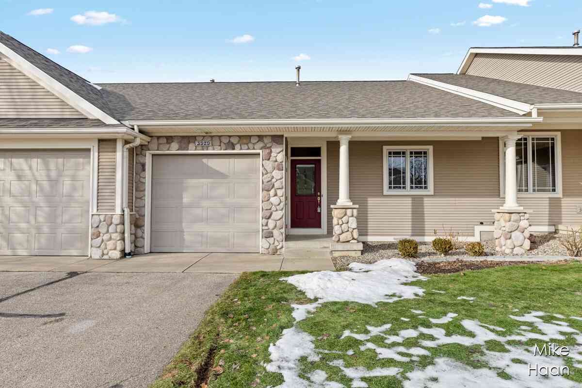 Condo For Sale - 3929 Windsor Hill Drive<br/> Ottawa County, Hudsonville, MI 49426