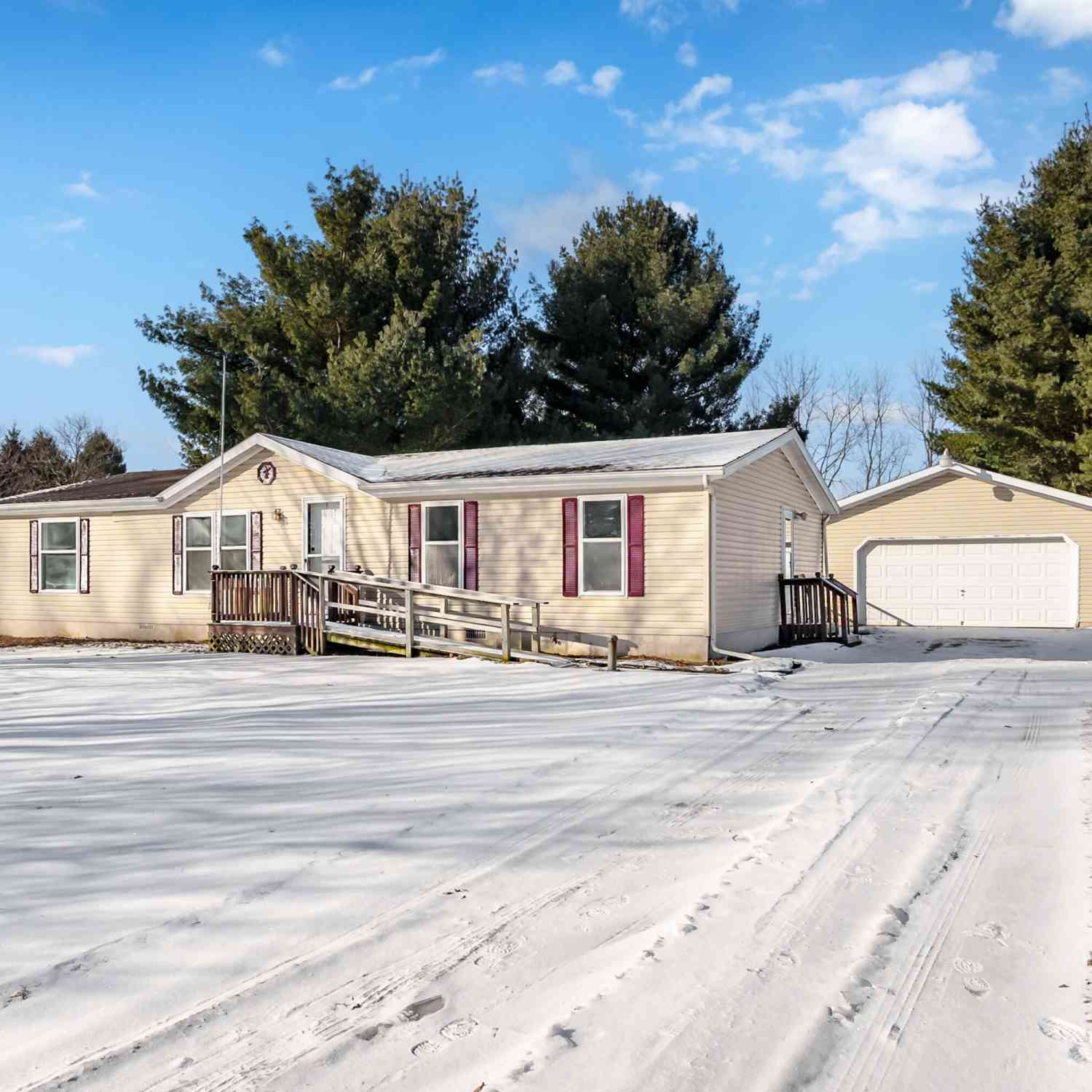 Homes For Sale - 52386 Joy Drive<br/> Dowagiac, MI 49047