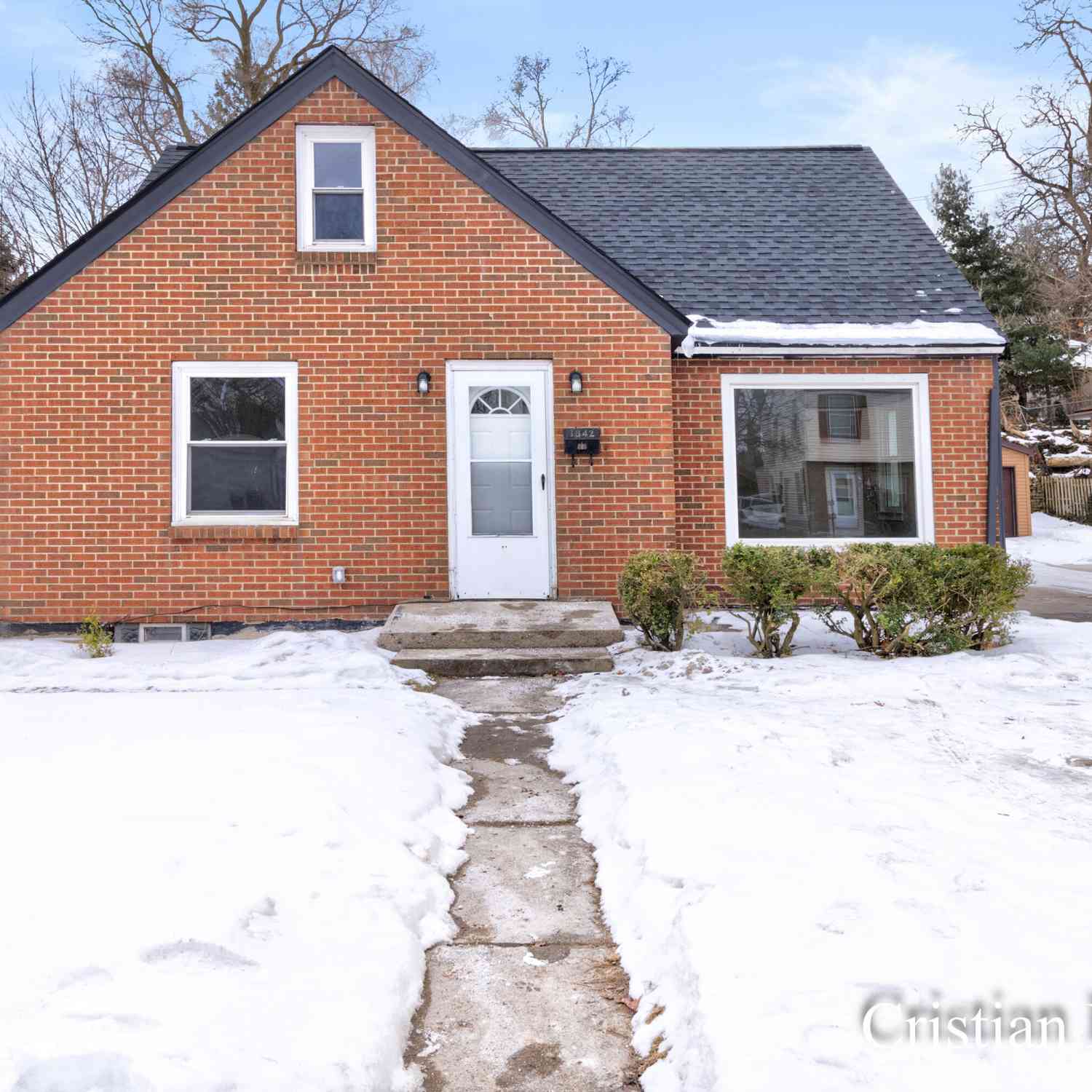 Homes For Sale - 1342 Dickinson Street<br/> Grand Rapids, MI 49507