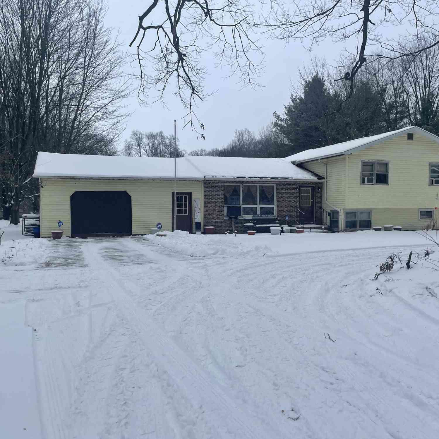 Homes For Sale - 25310 Mckenzie Street<br/> Dowagiac, MI 49047