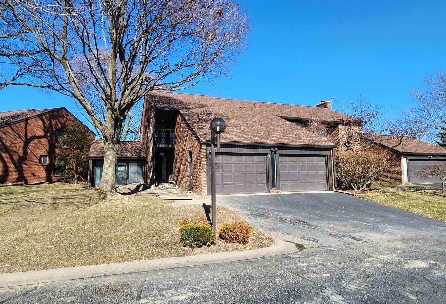 Condo For Rent - 4 Brookwood Lane<br/> Dearborn, MI 48120