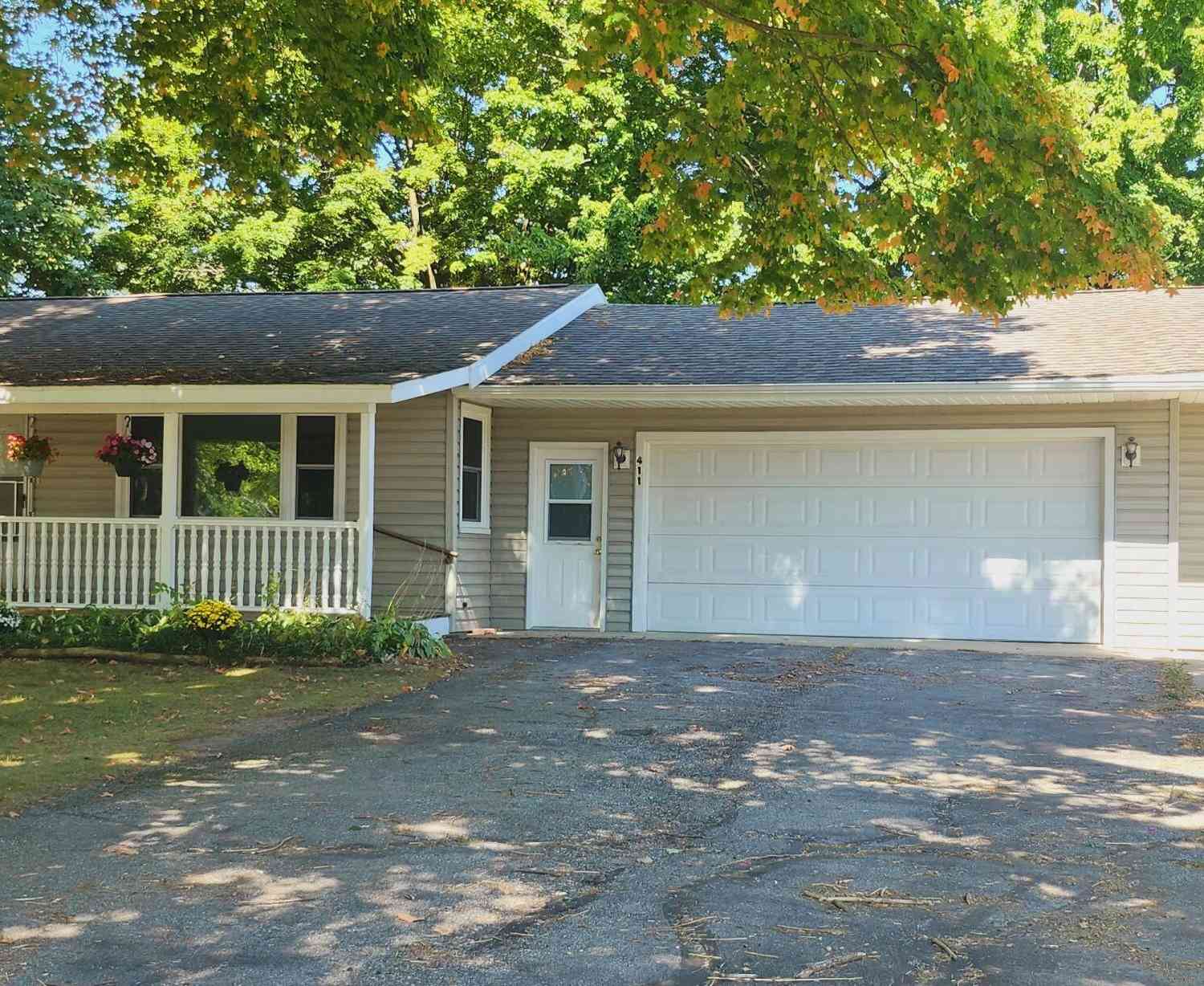 Homes For Sale - 411 Apache Drive<br/> Fremont, MI 49412