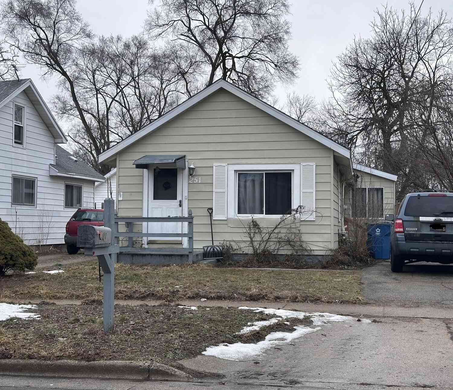 Homes For Sale - 251 Abbie Street<br/> Grand Rapids, MI 49548
