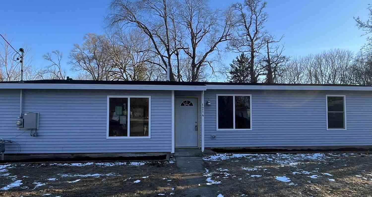 Homes For Sale - 1214 Barclay Drive<br/> Kalamazoo, MI 49004