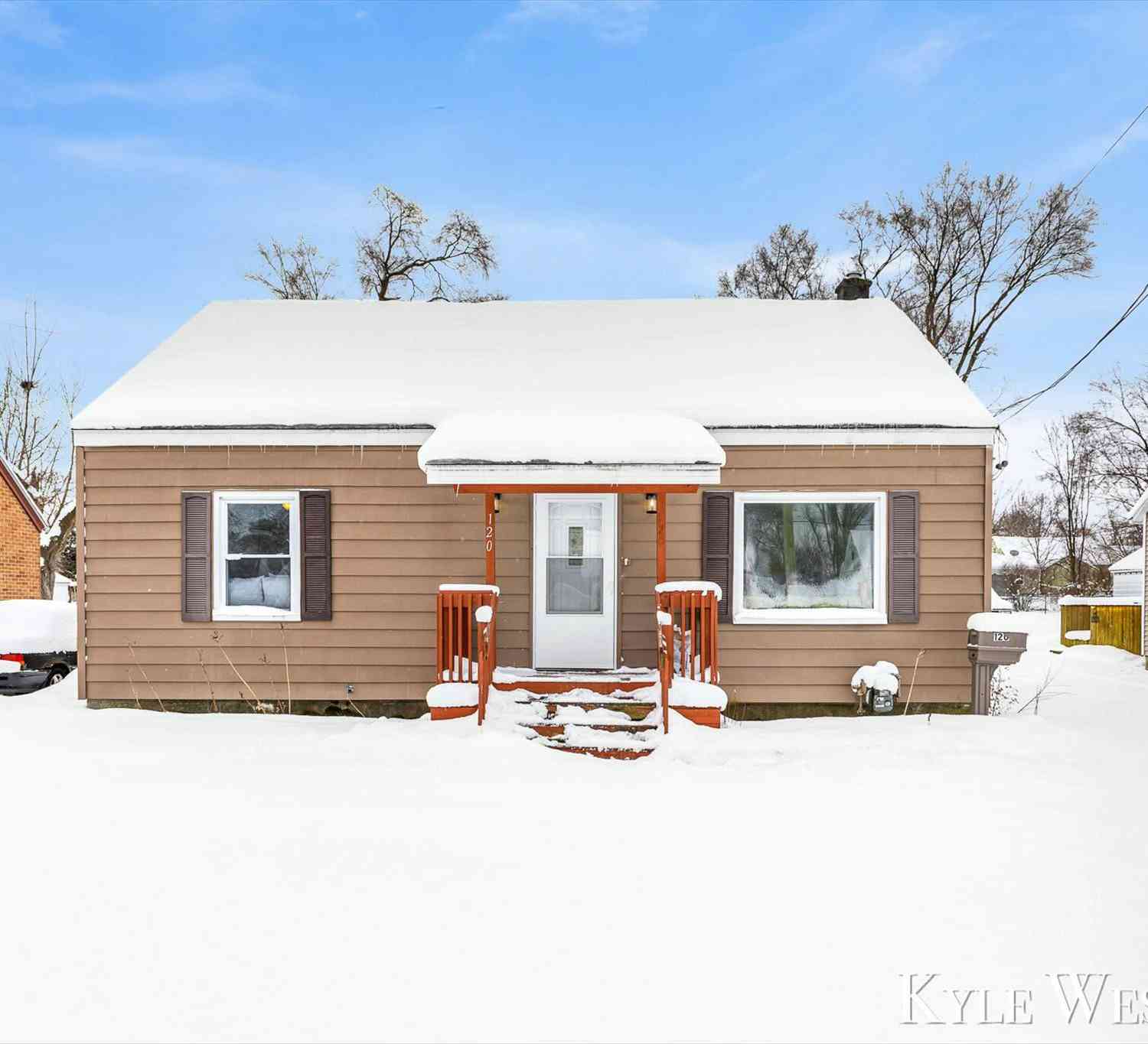Homes For Sale - 120 Celia Street<br/> Wyoming, MI 49548