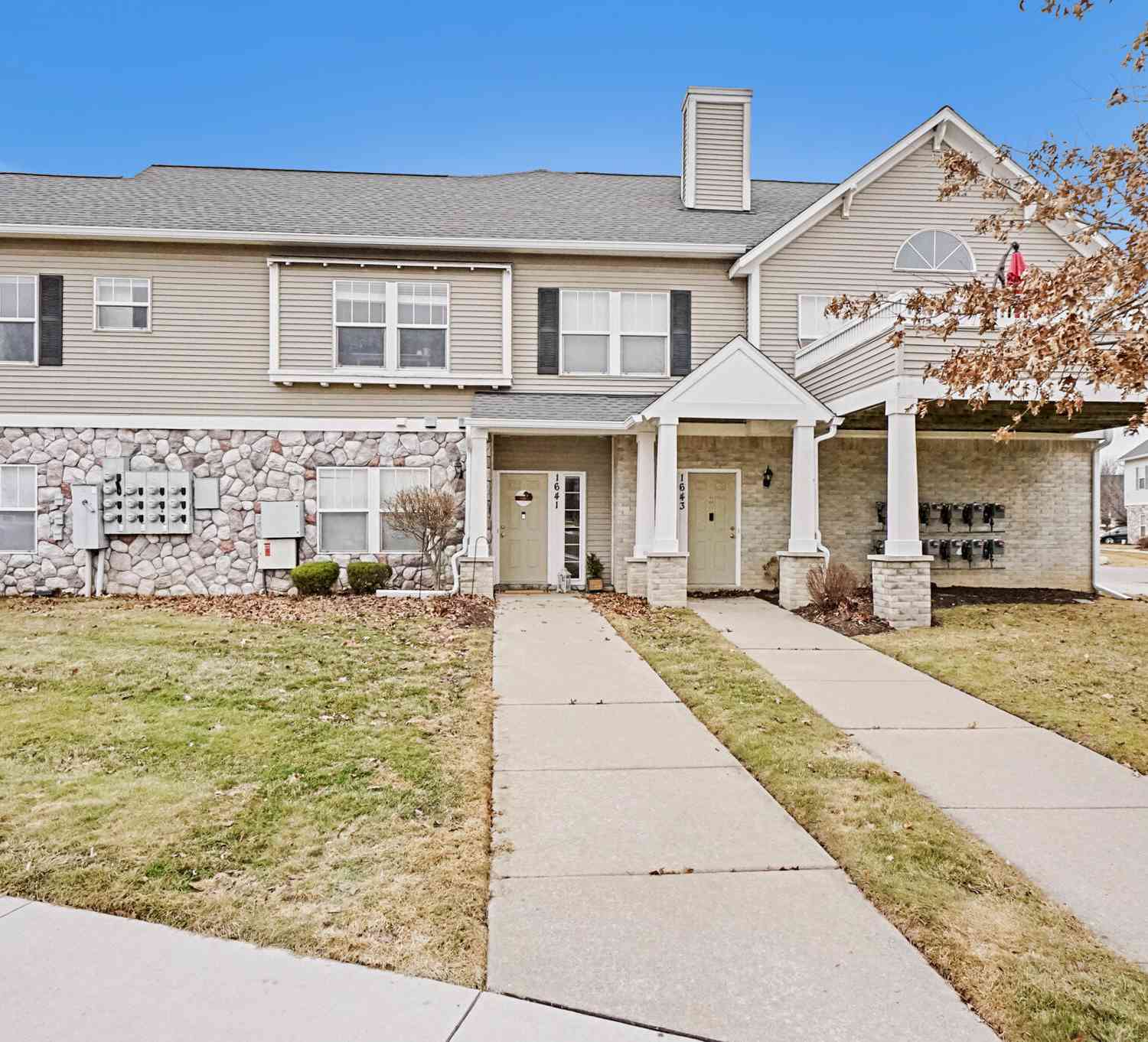 Condo For Sale - 1641 Welland Street<br/> Howell, MI 48855