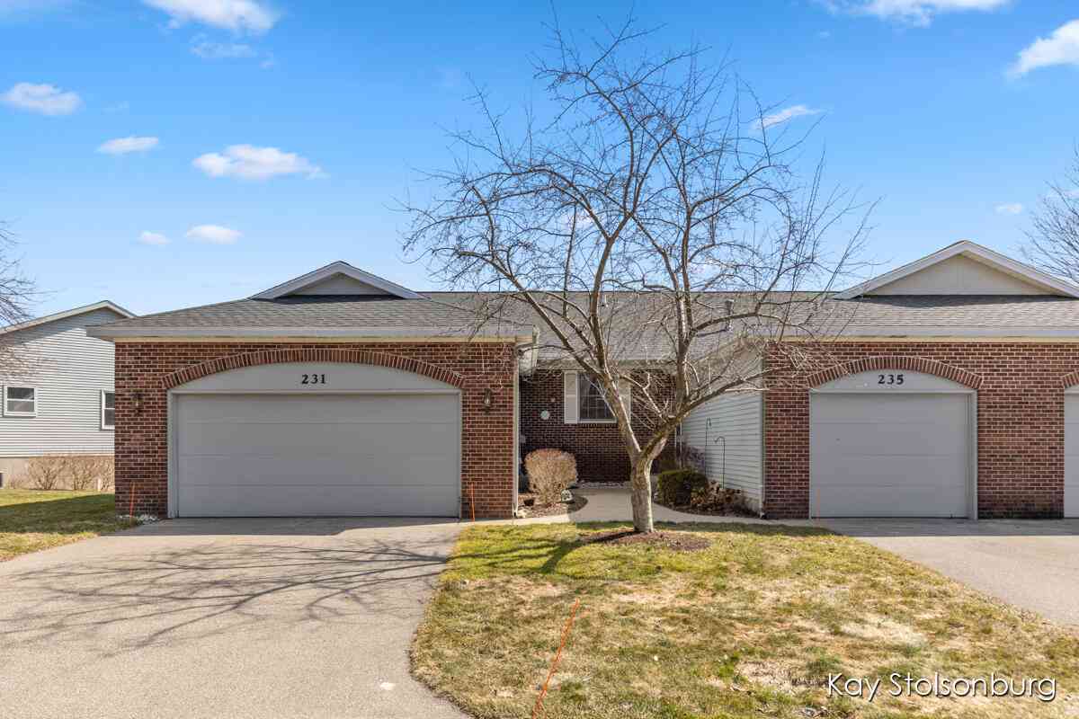 Condo For Sale - 231 Laurelwood Court<br/> Grand Rapids, MI 49548