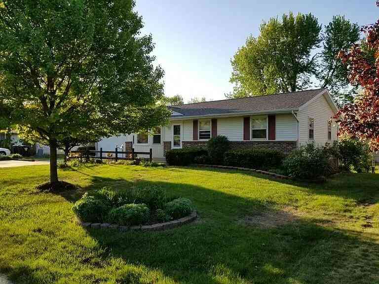 Homes For Sale - 2631 Rosewood Street<br/> Jenison, MI 49428