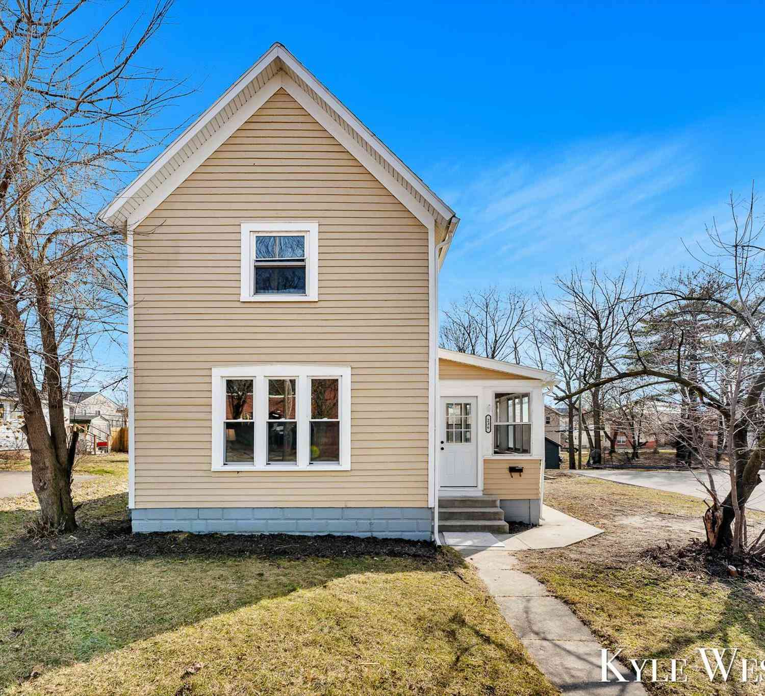 Homes For Sale - 236 Leonard Street<br/> Grand Rapids, MI 49503