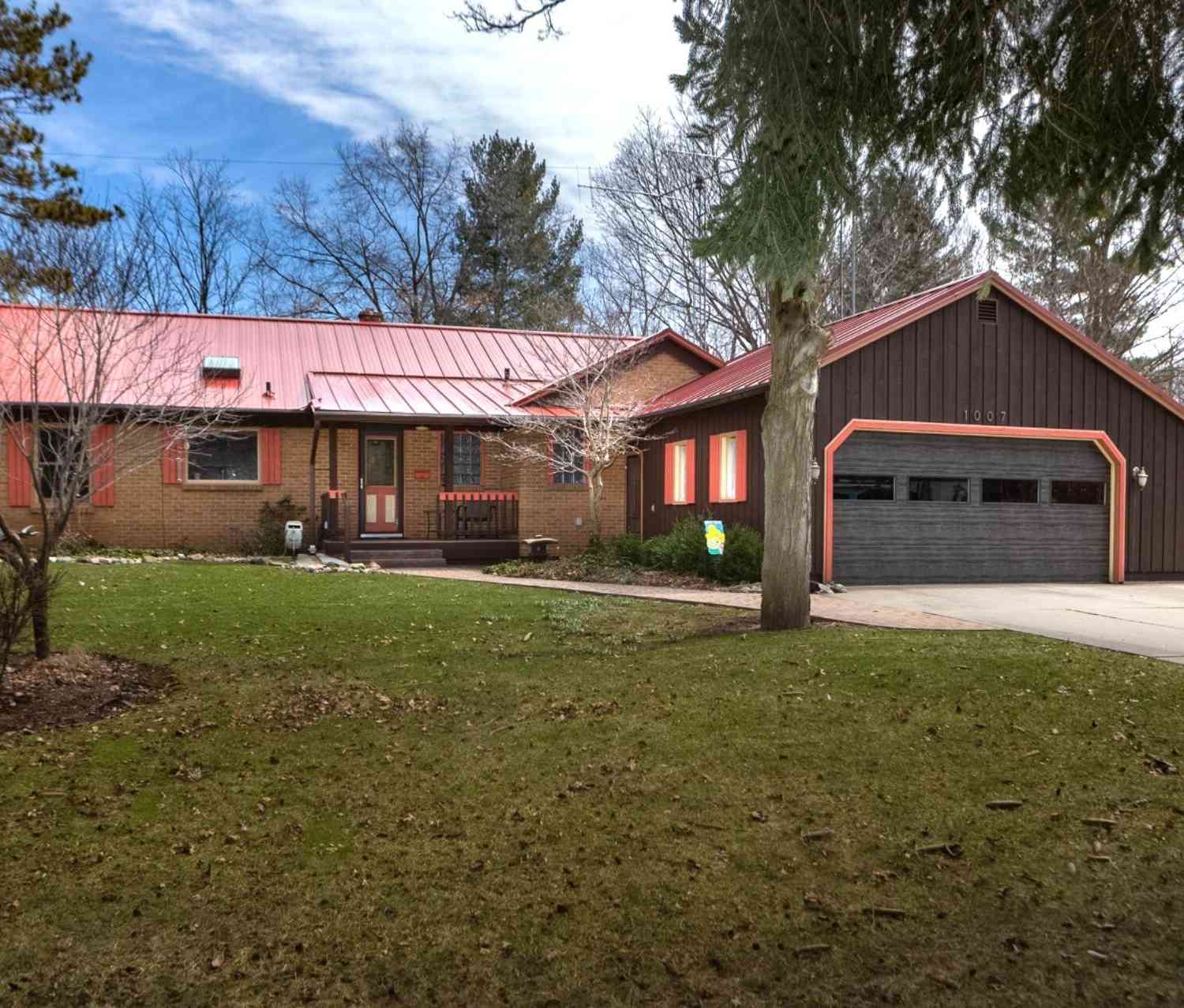 Homes For Sale - 1007 S Michigan Avenue<br/> Hastings, MI 49058