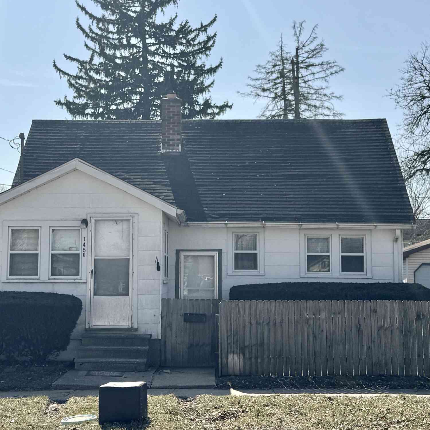 Homes For Sale - 1450 Sycamore Street<br/> Niles, MI 49120